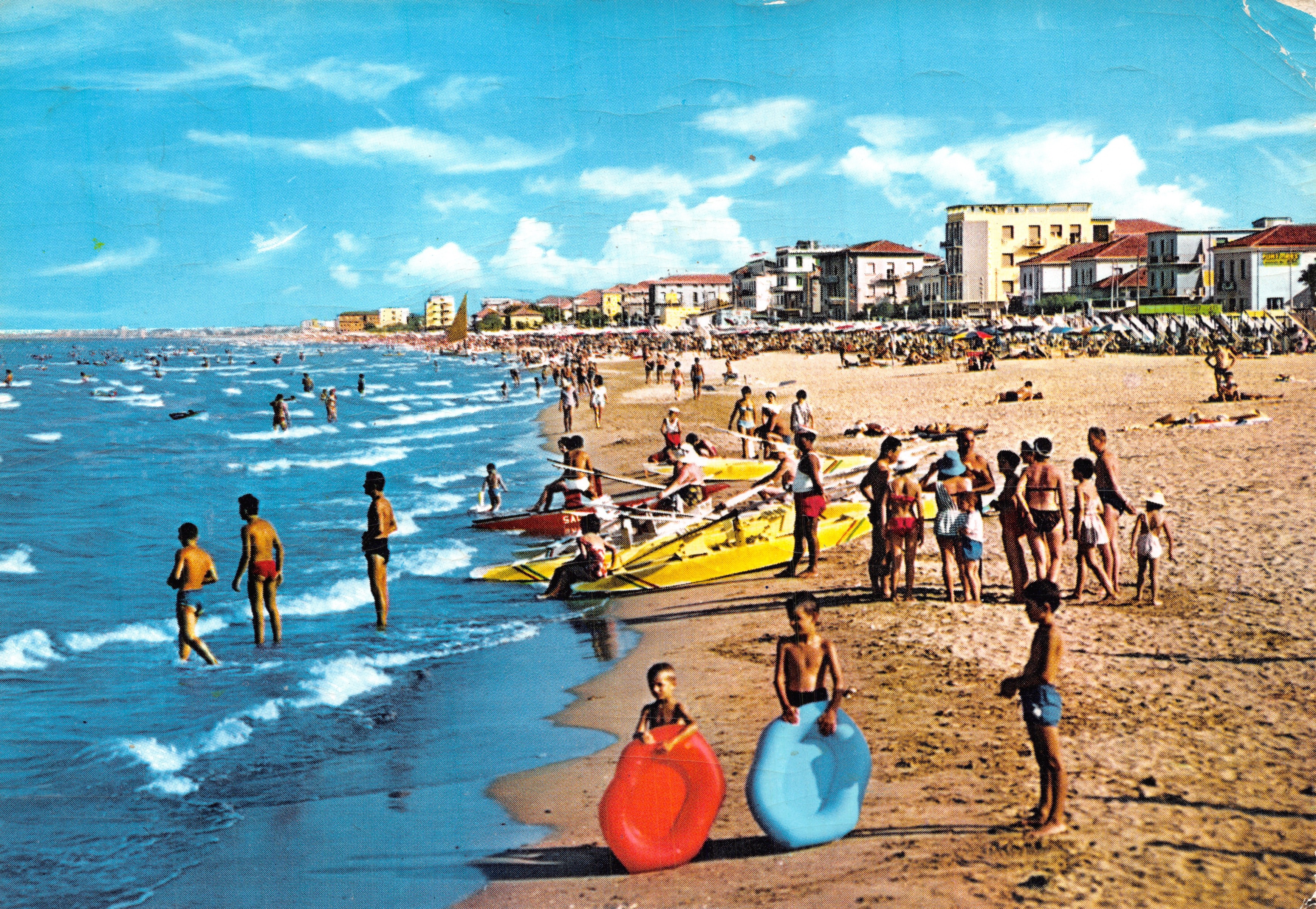 Igea Marina — spiaggia vivace con bambini e imbarcazioni — IGEA MARINA, N. 8851