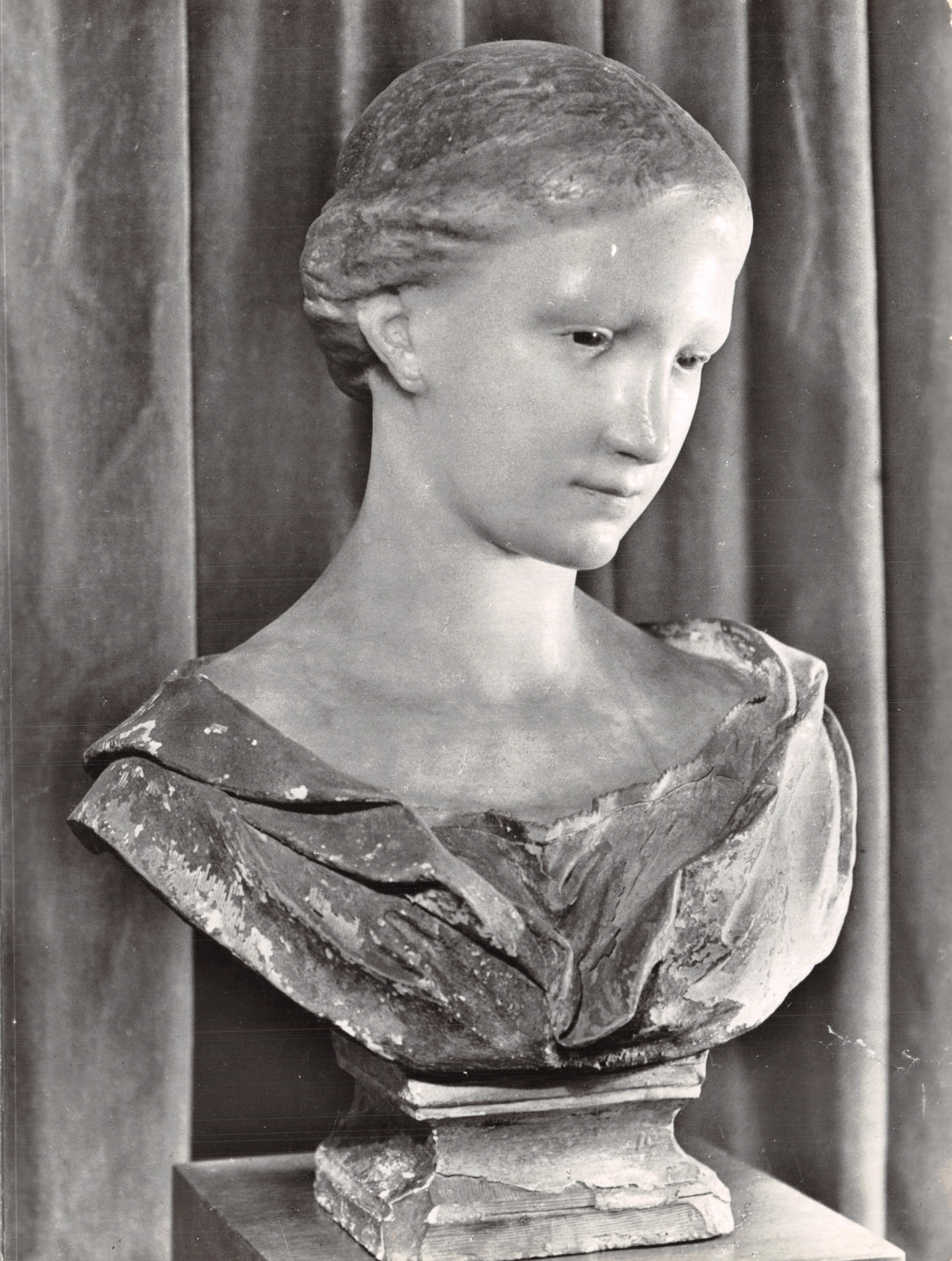 Busto de una mujer en cera — drapado y base (siglos XVI-XVIII) — Service Commercial Monuments Historiques, Lille