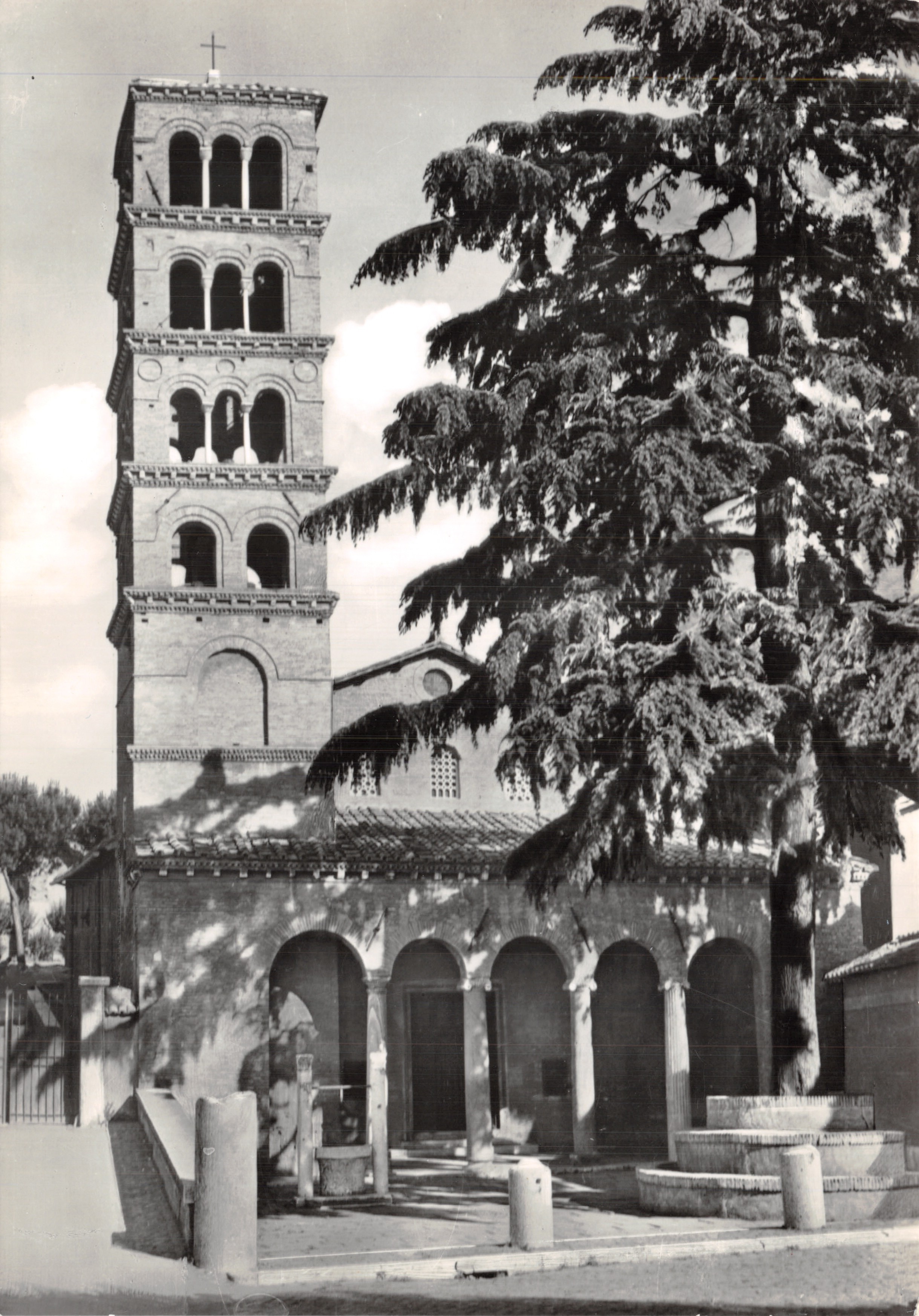 Roma — Kerk Saint-Jean aan de Latijnse Poort — Bronofoto Milano