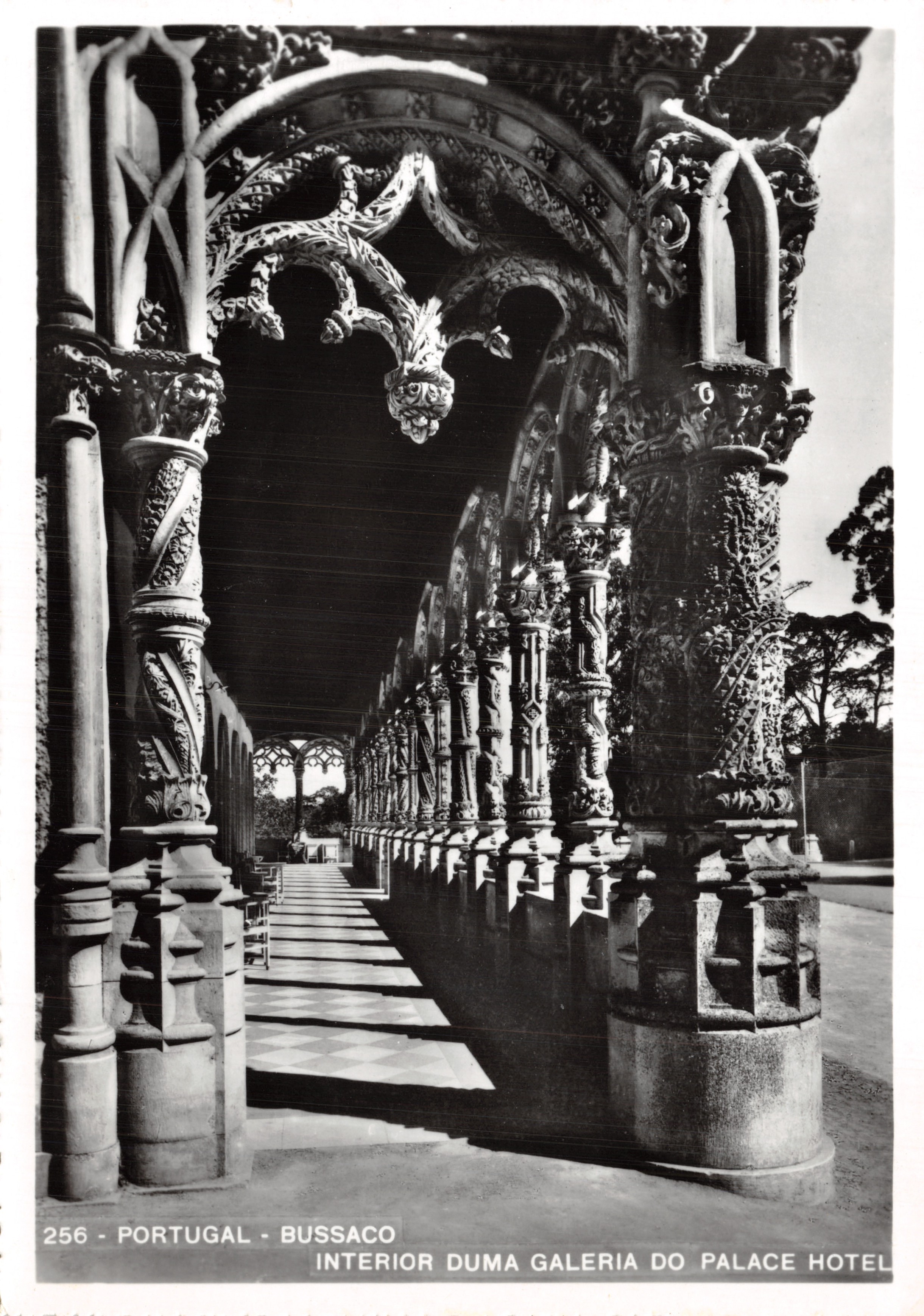 Bussaco — Intérieur d'une galerie du Palace Hotel — éditeur Alexandre D'Almeida