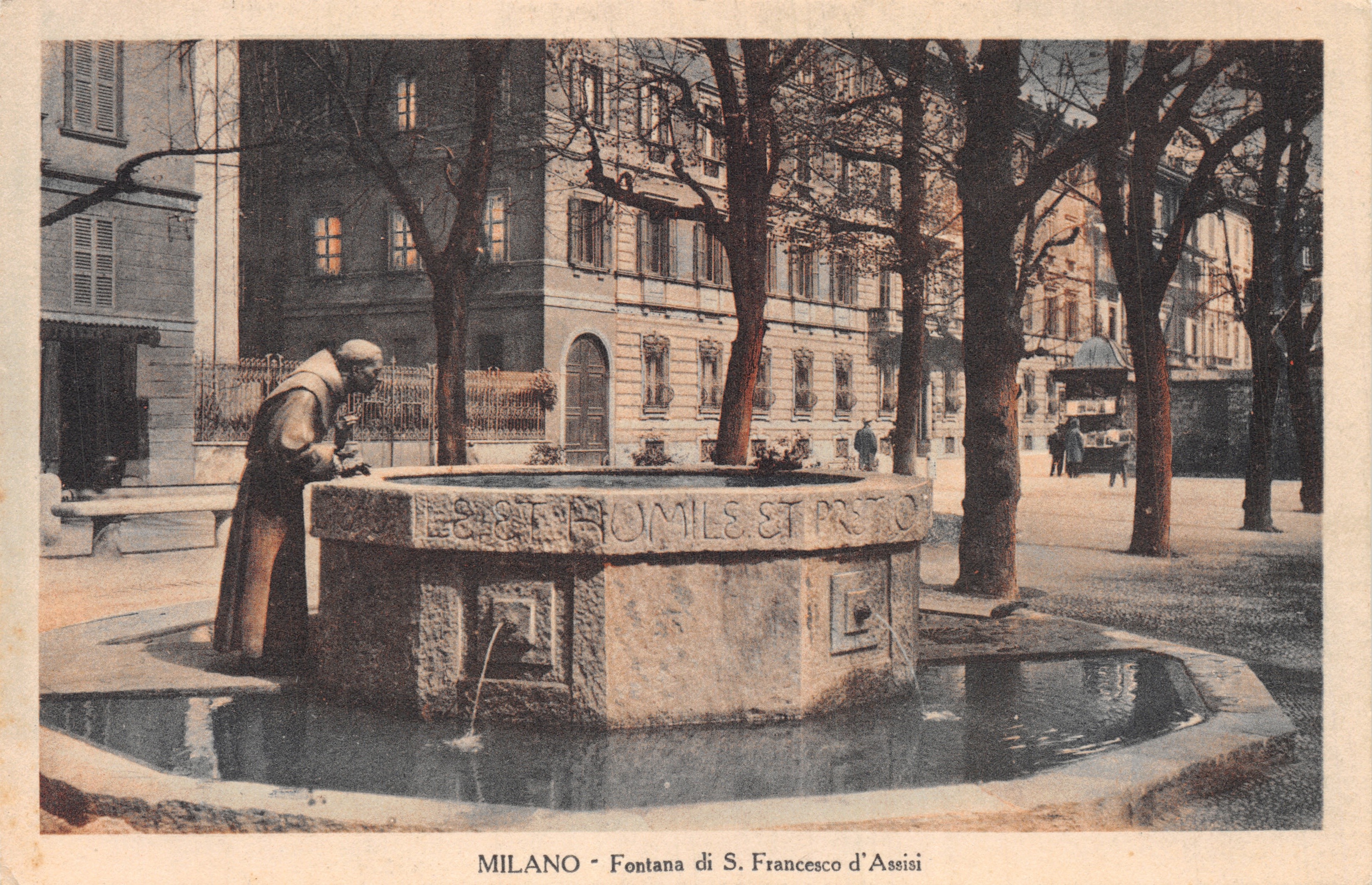 Milano - Fontana di S. Francesco d'Assisi — statue de saint François d'Assise à la fontaine, éditeur 'MILANO' imprimé en bas
