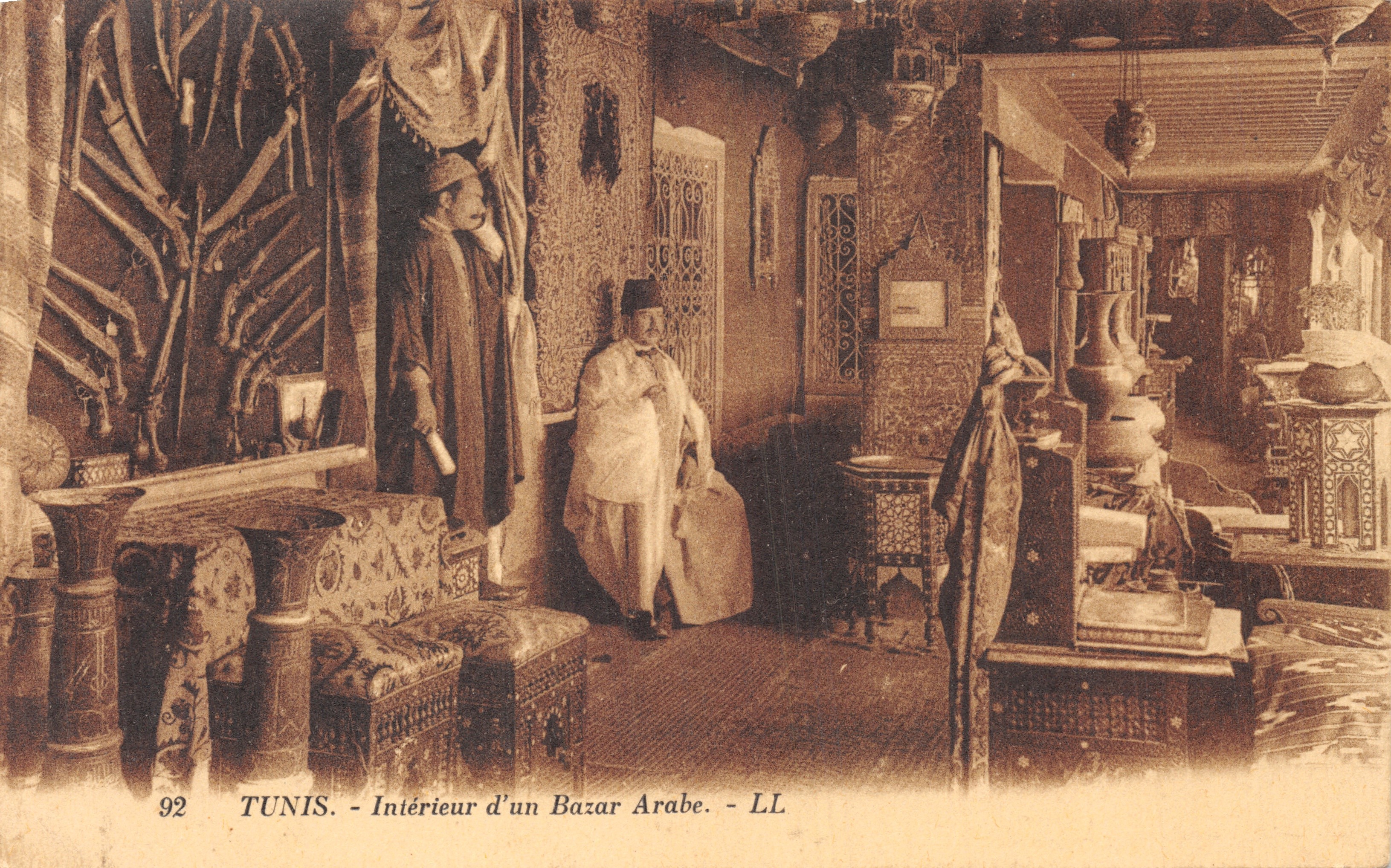 TUNIS - Intérieur d'un Bazar Arabe — LL, n° 92