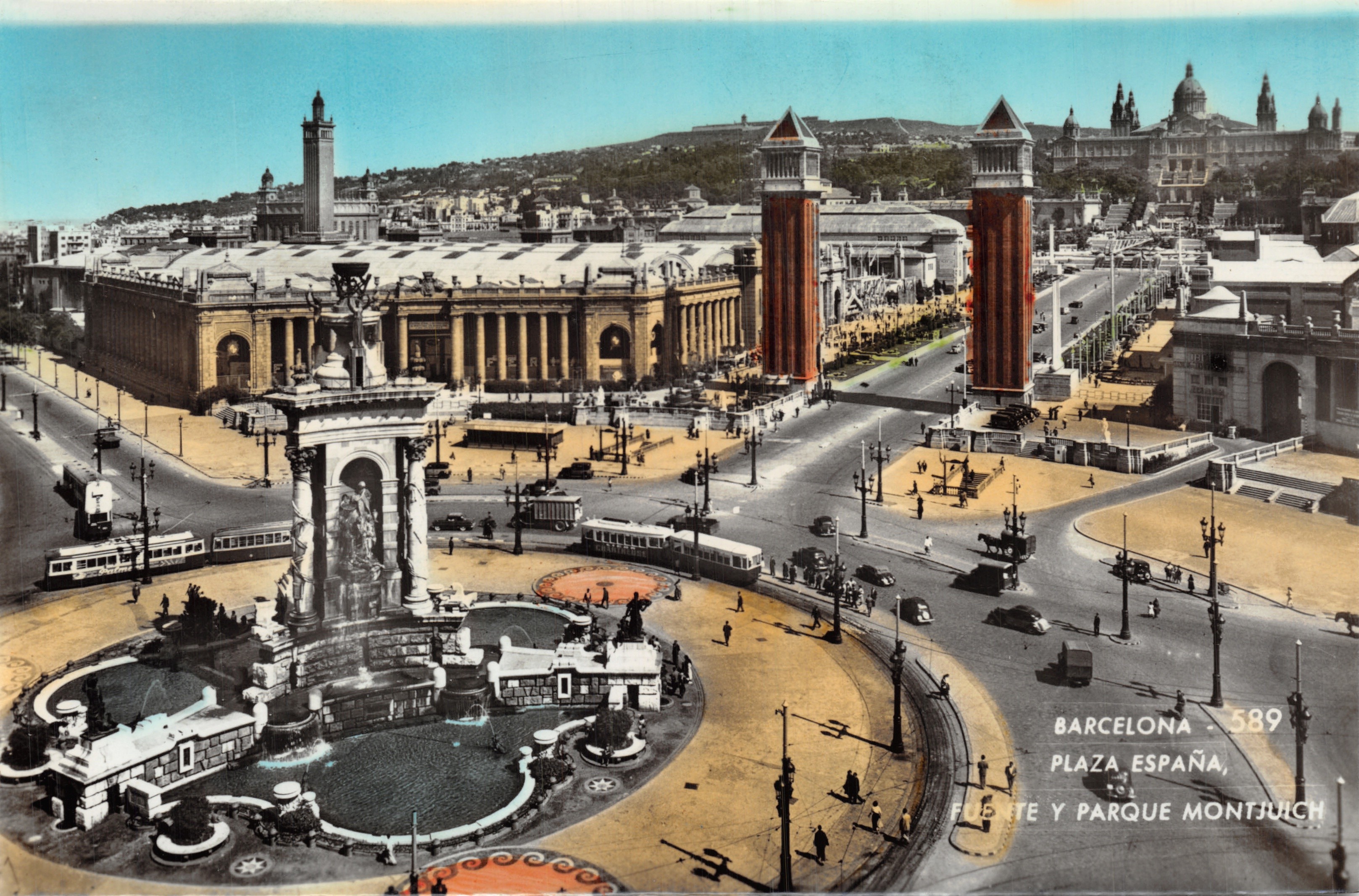 Barcelone - Place Montjuïch — vue panoramique avec fontaine centrale et tours de l'Exposition universelle de 1929 — éditeur : FUSITE Y PARQUE MONTJUICH, n° 589