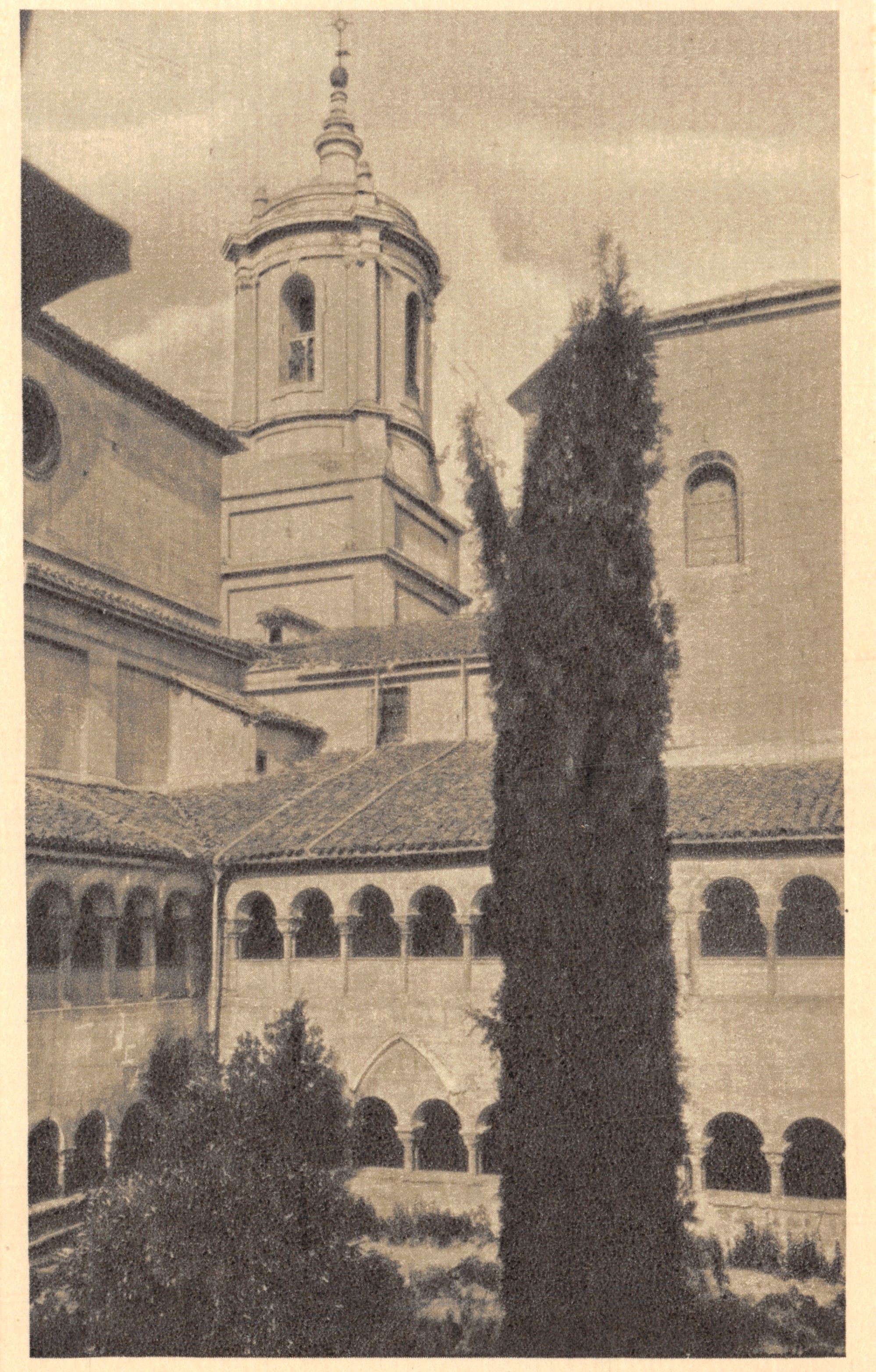 Santuario de Santo Domingo de Silos — vista general de la iglesia y la torre — editor HAUSER Y MENET - MADRID
