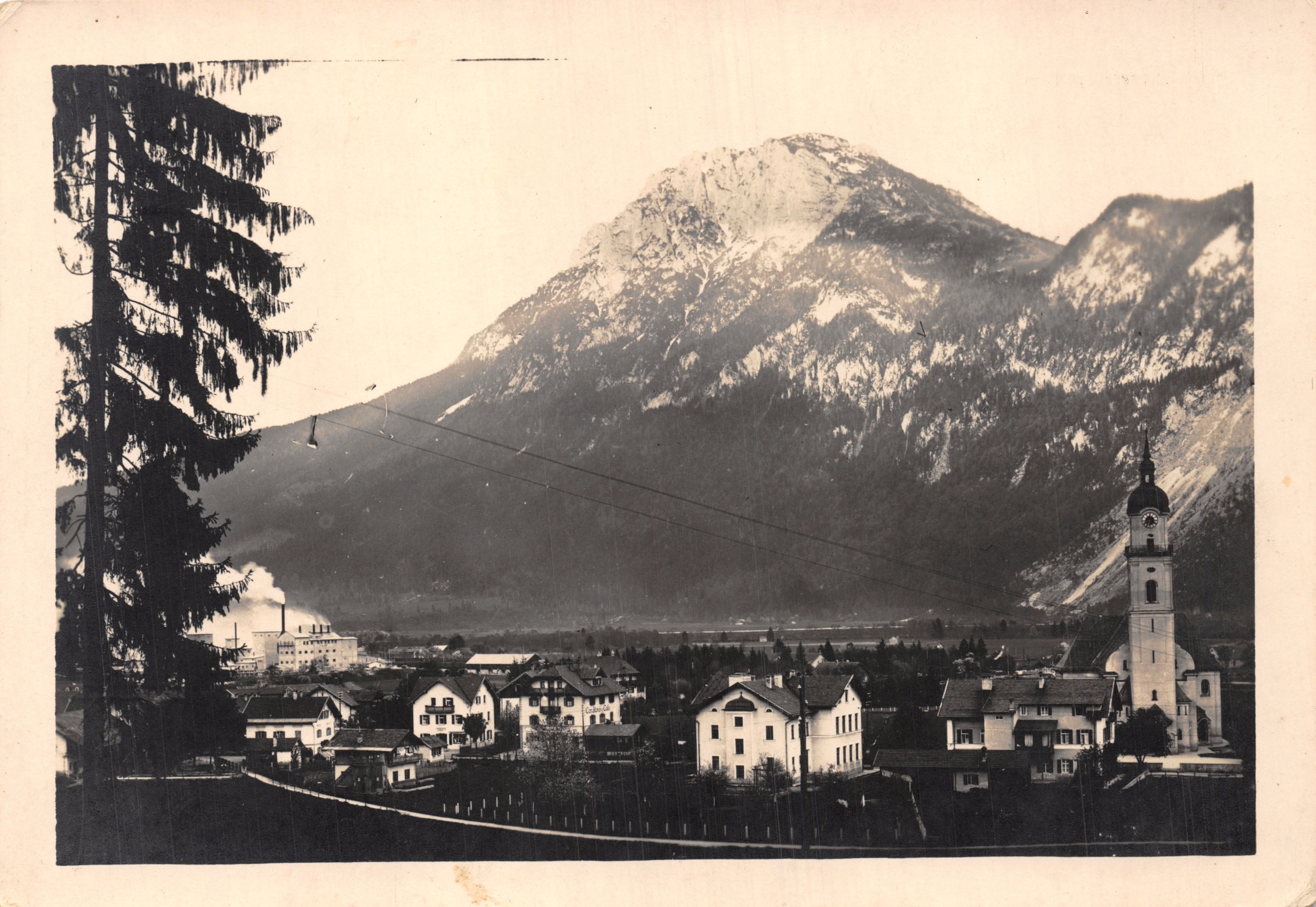 Kiefersfelden — vista del pueblo con iglesia y montaña nevada — Verlag Photo-Kit, Múnich