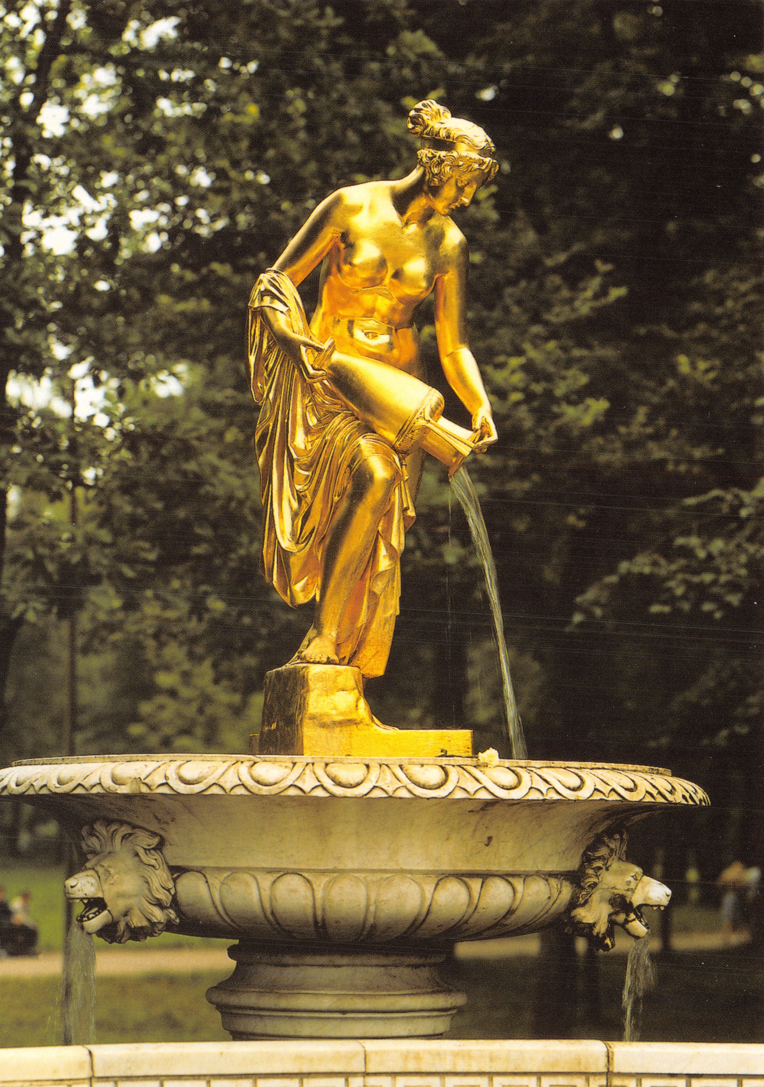 Fontaine de Danaïde — Nижний парк — Architecte A. Stakenschneider (1854) — Sculpteur I. Vitali (d'après H. Rauch)