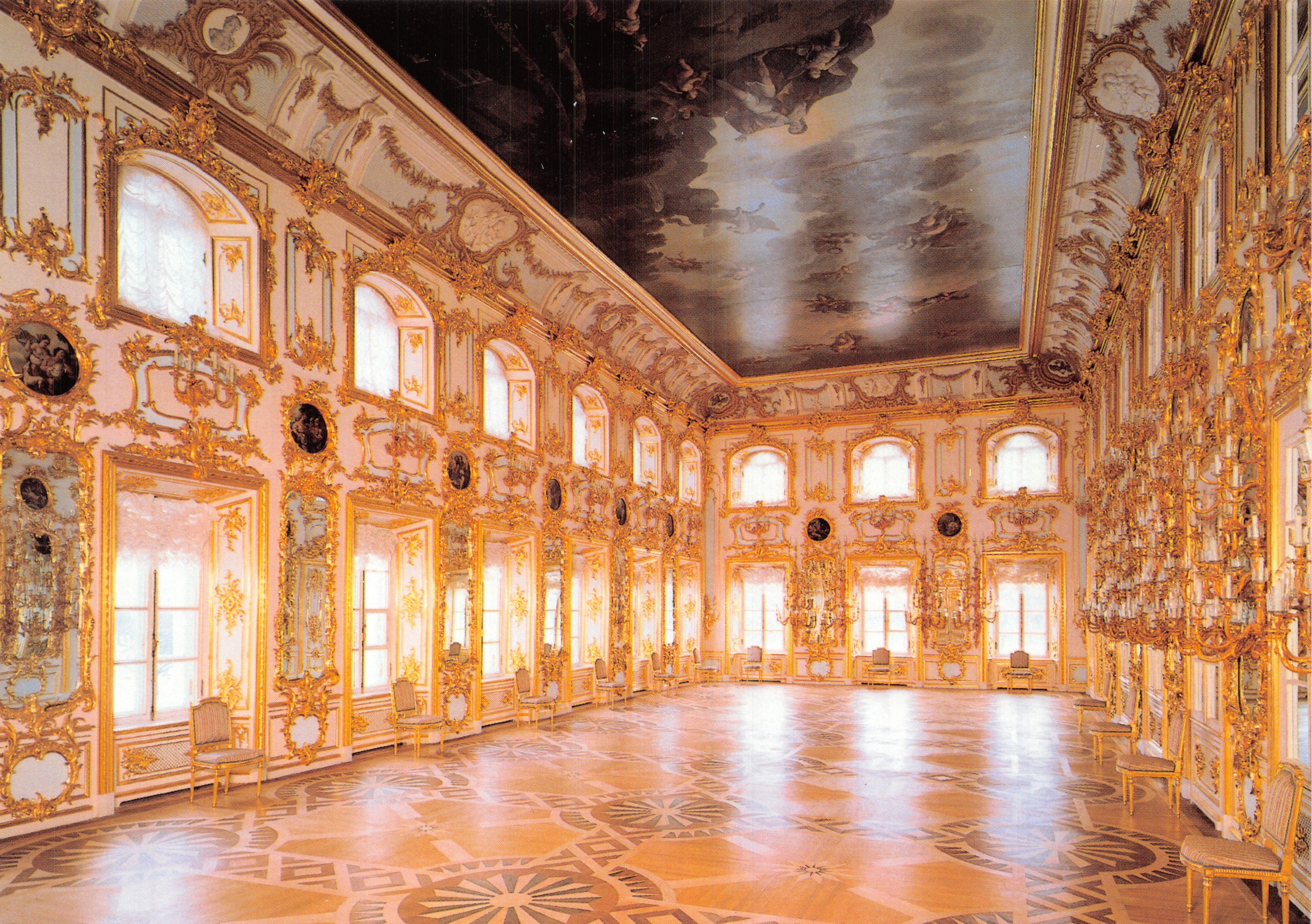 Sala da ballo — Sala da ballo ornata con dorature — Architetto B.F. Rastrelli (1750s) Peterhof