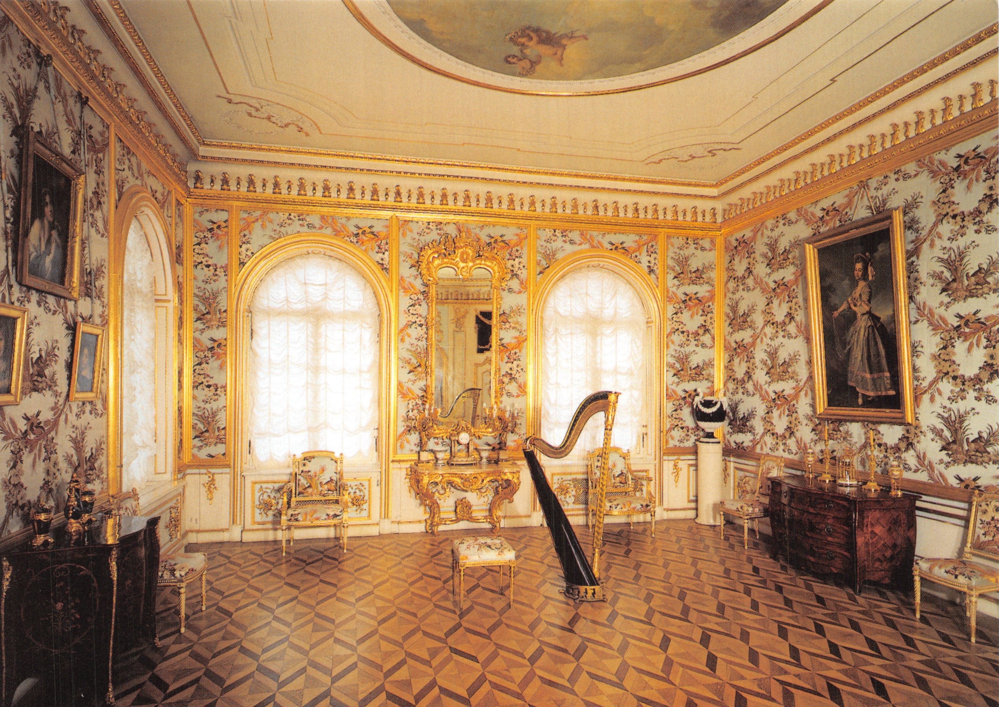 Salon der Perdrix — zaal versierd met goud en tapetessen — uitgever niet zichtbaar Peterhof