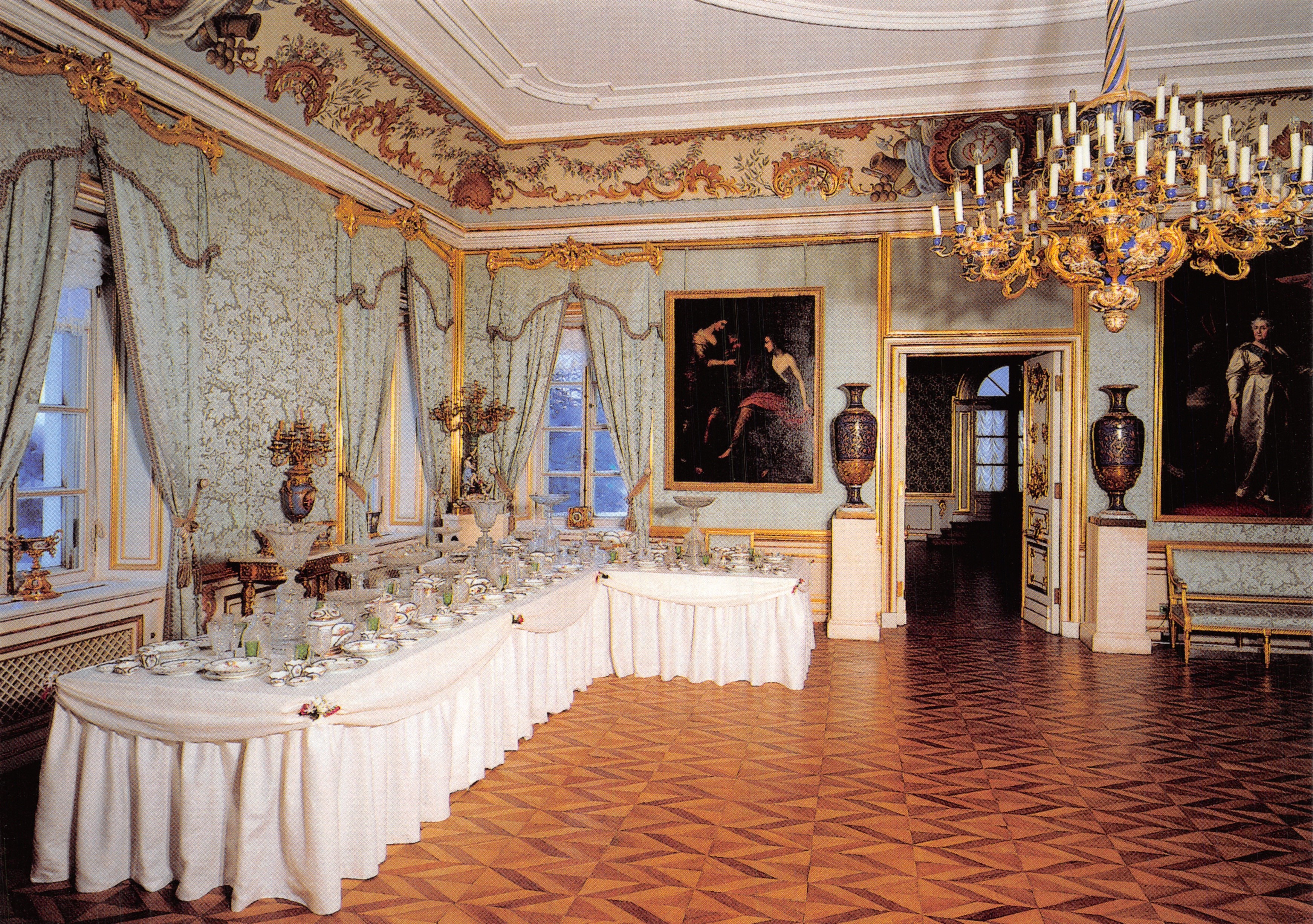 Salle bleue — Salle à manger ornée, décorée par B.F. Rastrelli et A. Stakenschneider — éditeur non visible