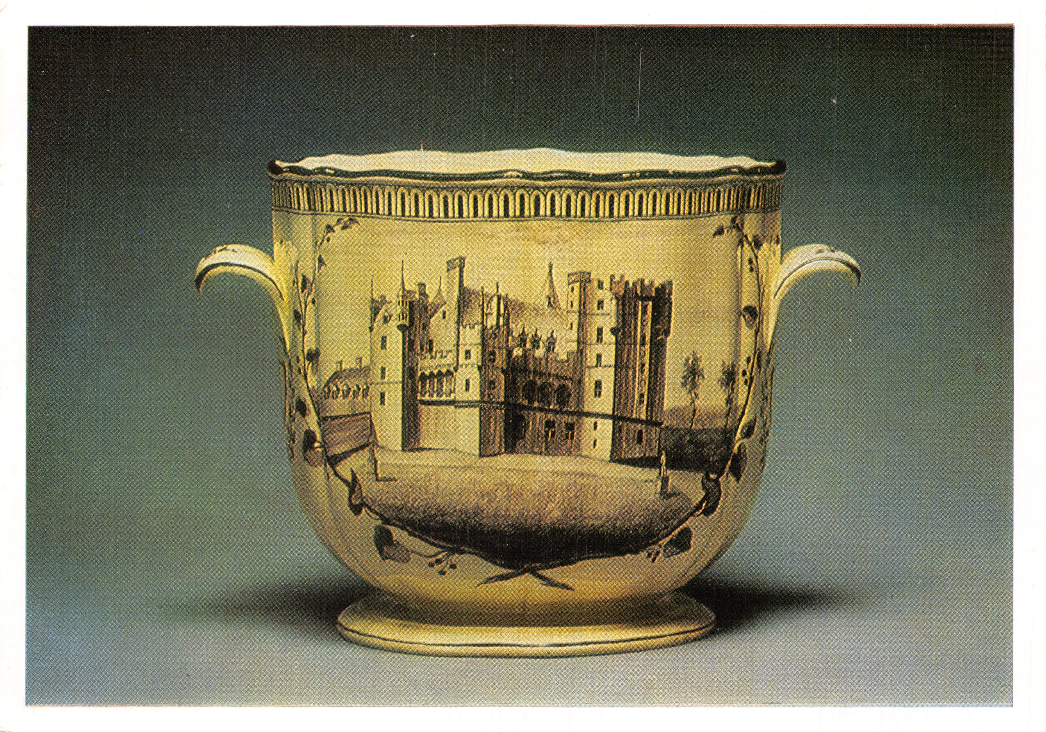 Servicio de porcelana verde Wedgwood — vista del antiguo castillo de Inverary, Escocia — editor Aurora Art Publishers, Leningrad