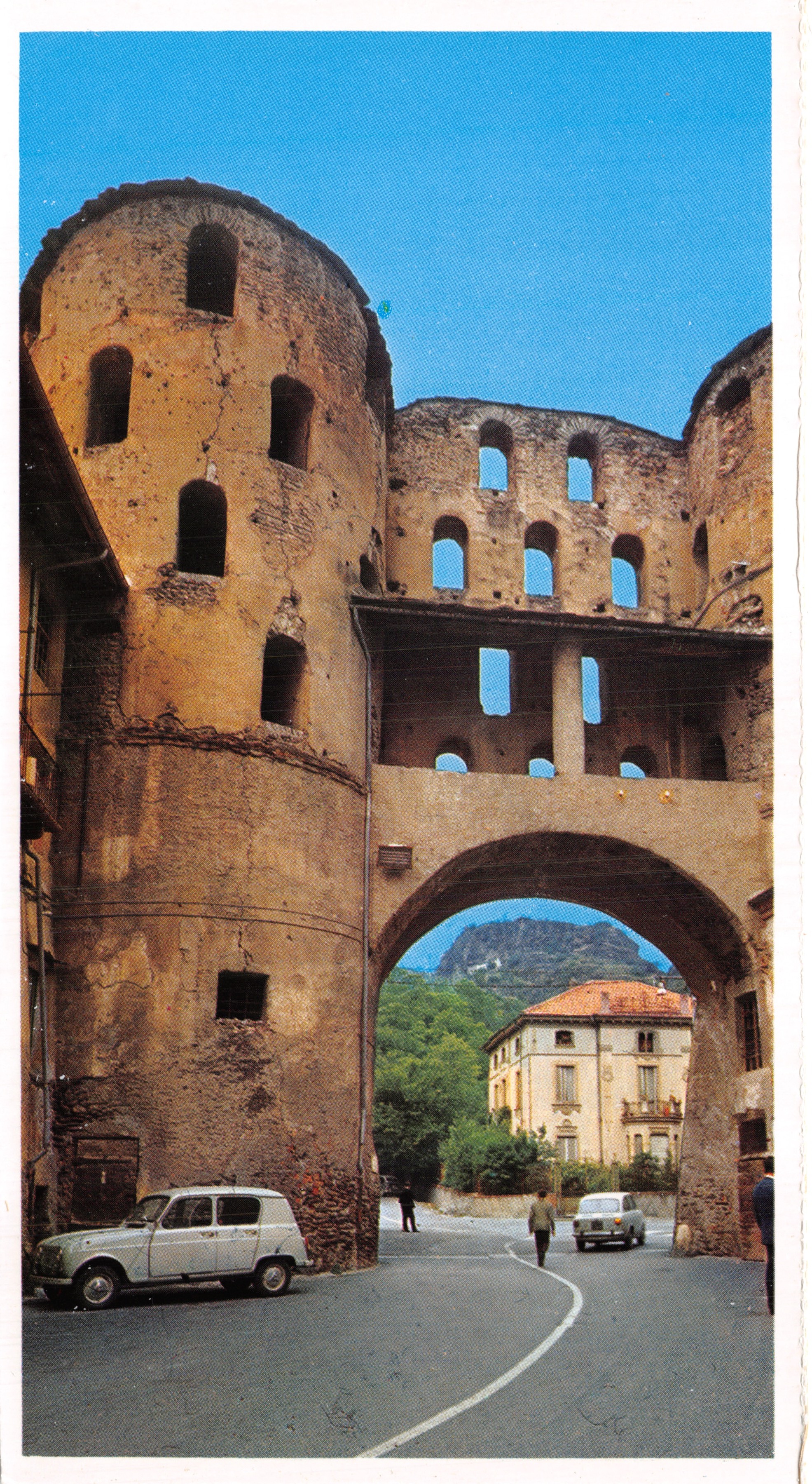 Puerta Savoia — puerta romana tardía — editor no visible