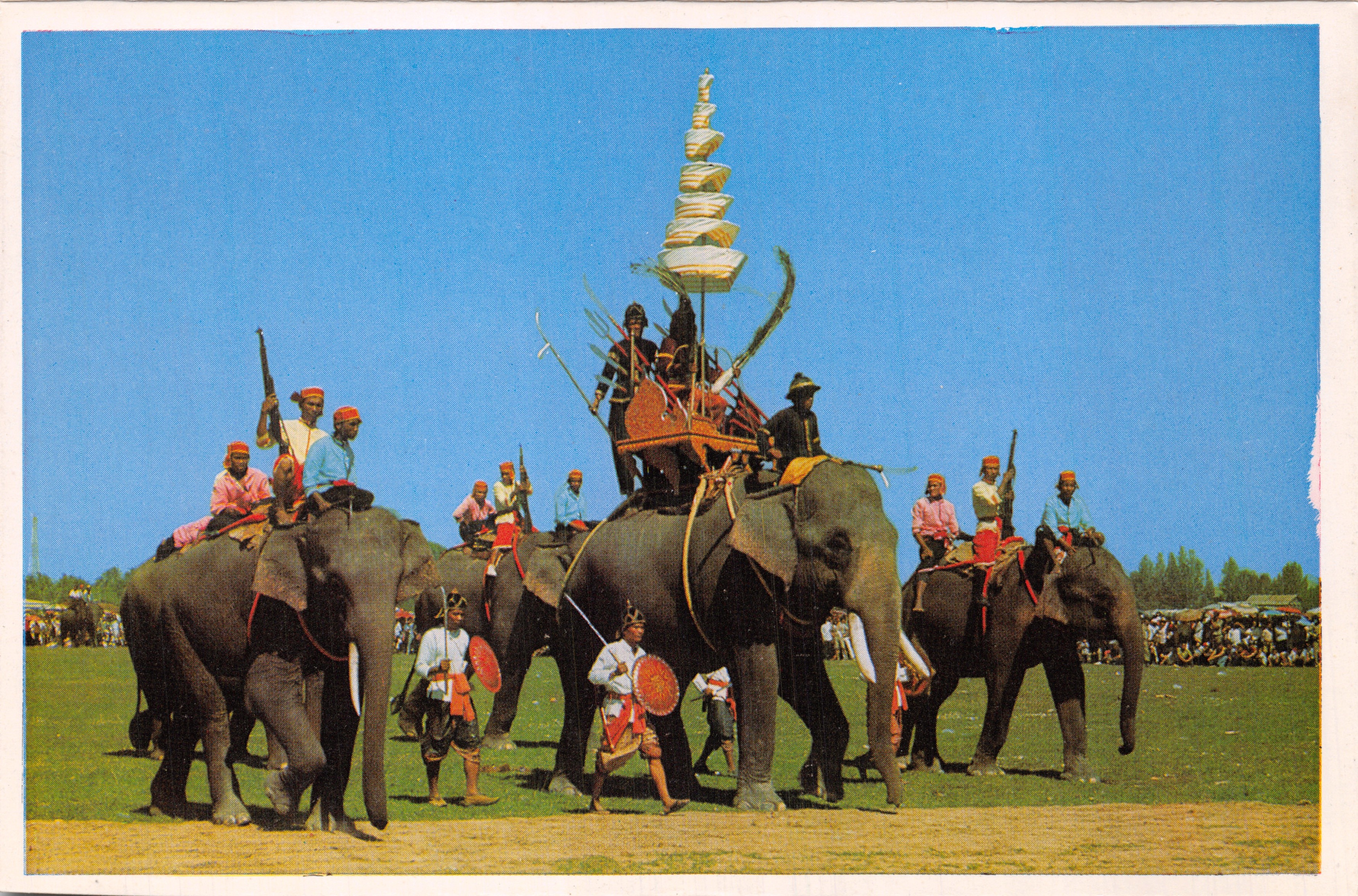 Alte Schlachtelefanten — Vorstellung in Surin — Verlag THAI SILPA, Nr. P.C.592