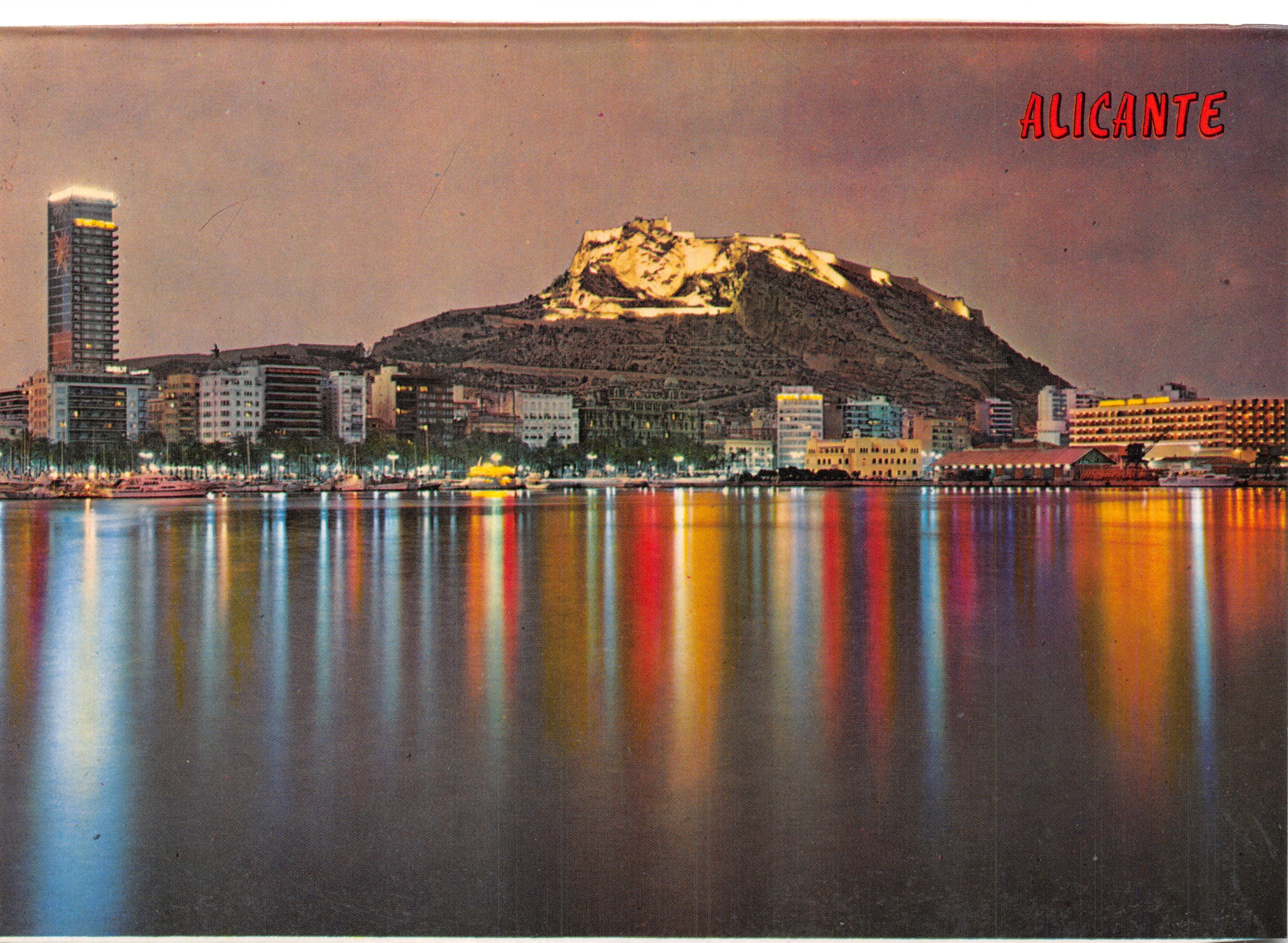 Alicante — nachtvieuw met het kasteel van Santa Bárbara — uitgever Comercial PAPISA
