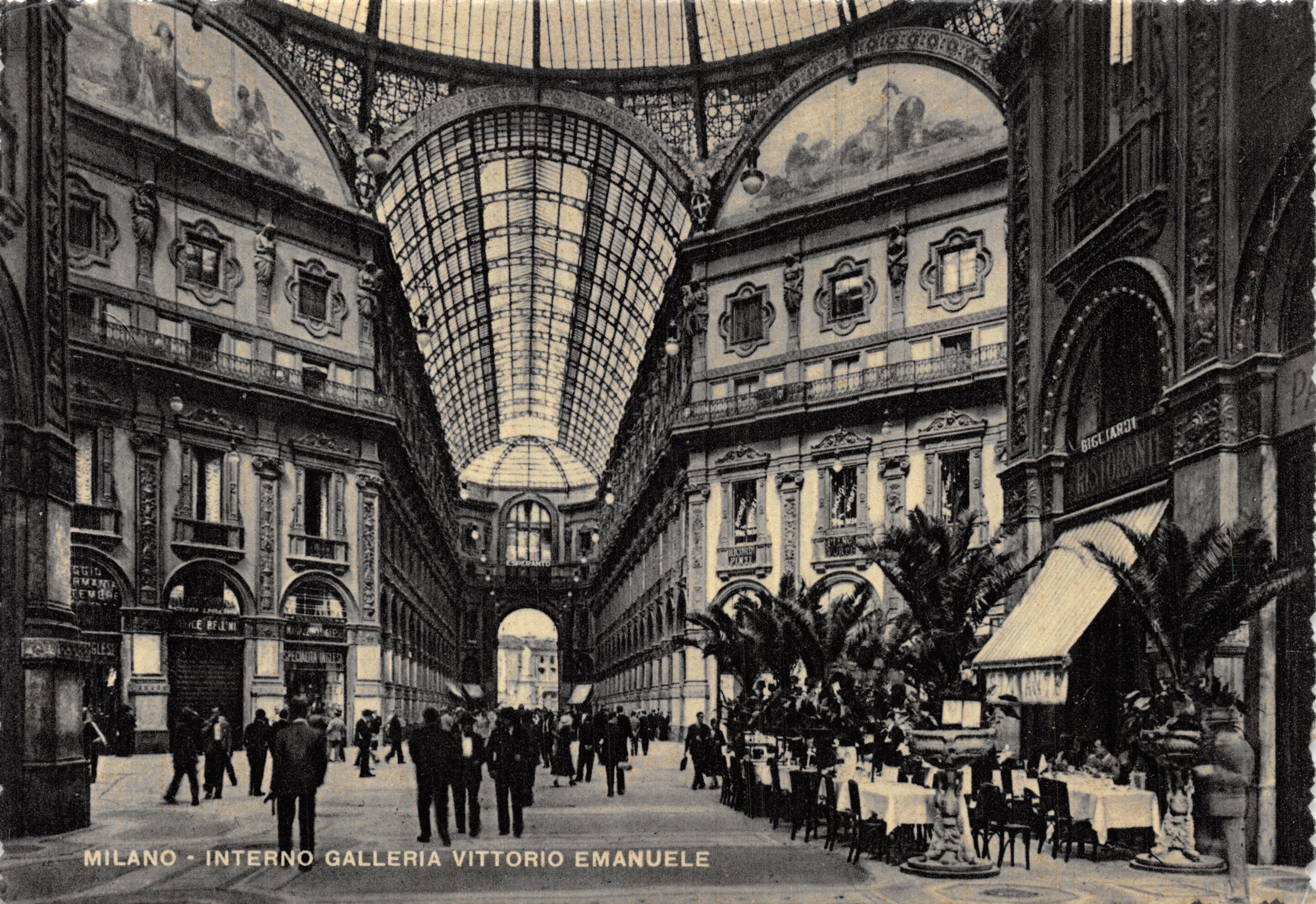 Milán — Interior de la Galleria Vittorio Emanuele — editor San Orsola Cappella-Milano