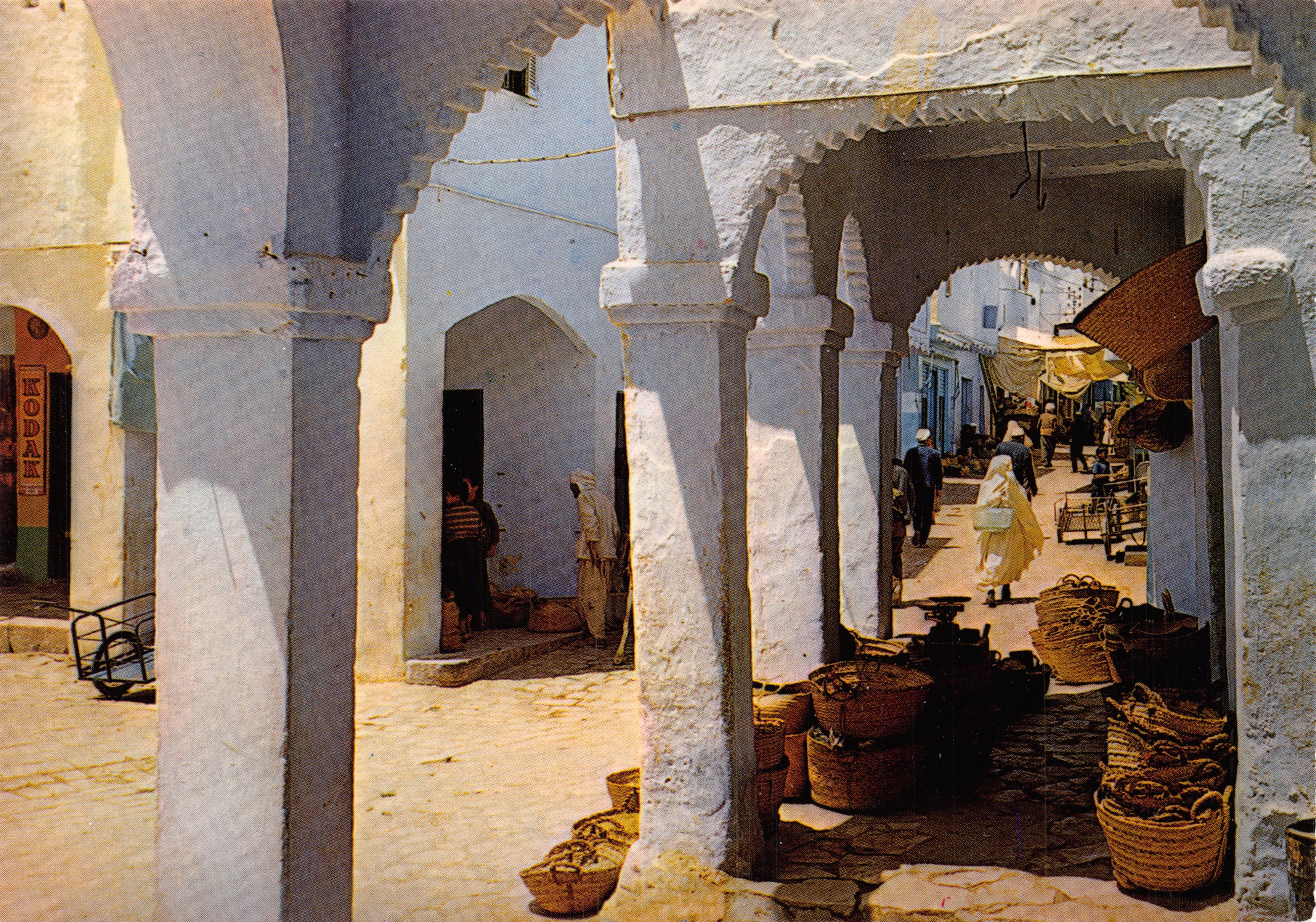 Mercado de Ghardaïa — calle del souk — Société Nationale d'Édition et de Diffusion, Argelia