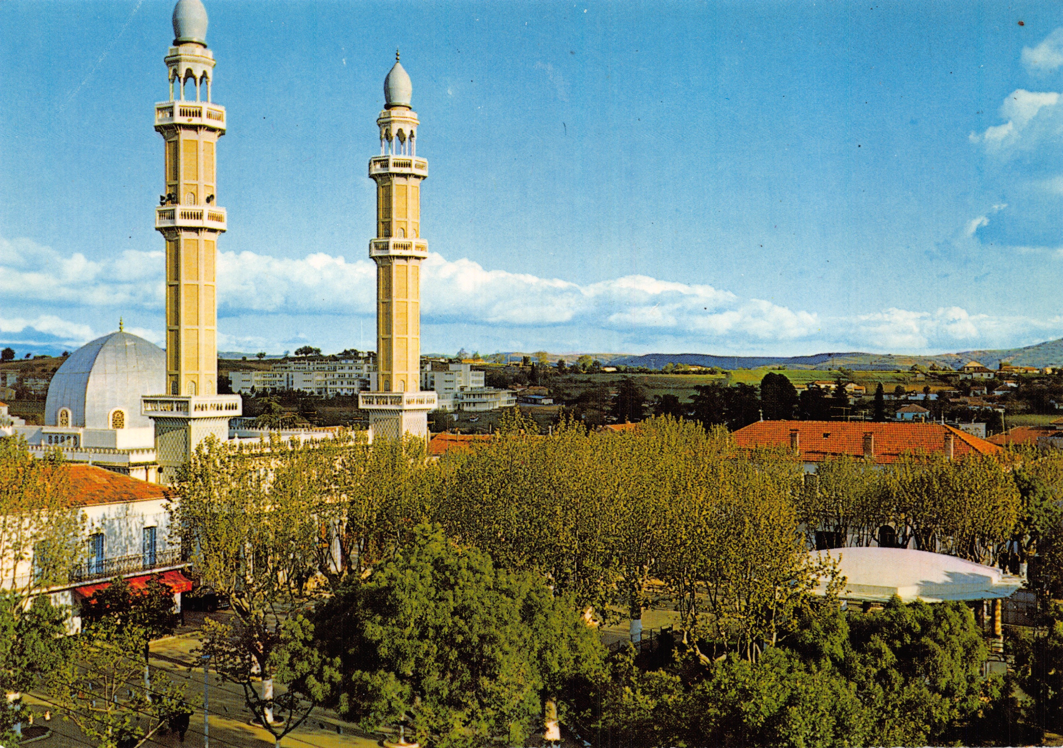 Place Emir Abdelkader and Mosque — Algeria — publisher Société Nationale d'Édition et de Diffusion, series 30/115