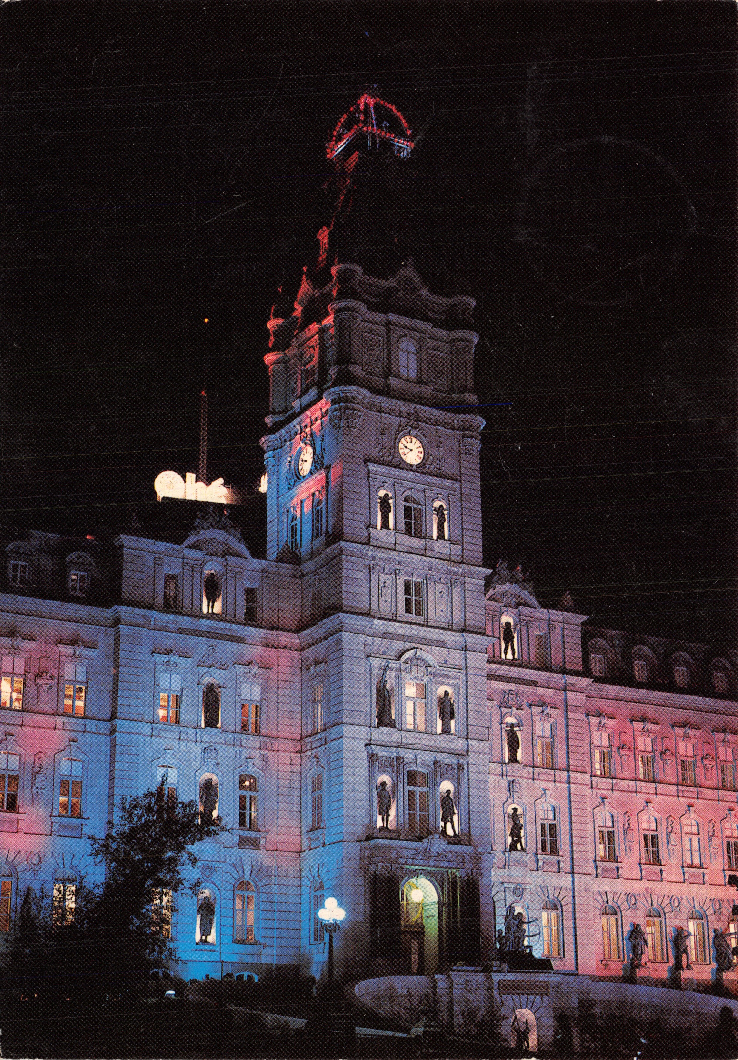 Parlement de Québec — bâtiment illuminé la nuit — Photo/Réflexion, Yves Tessier