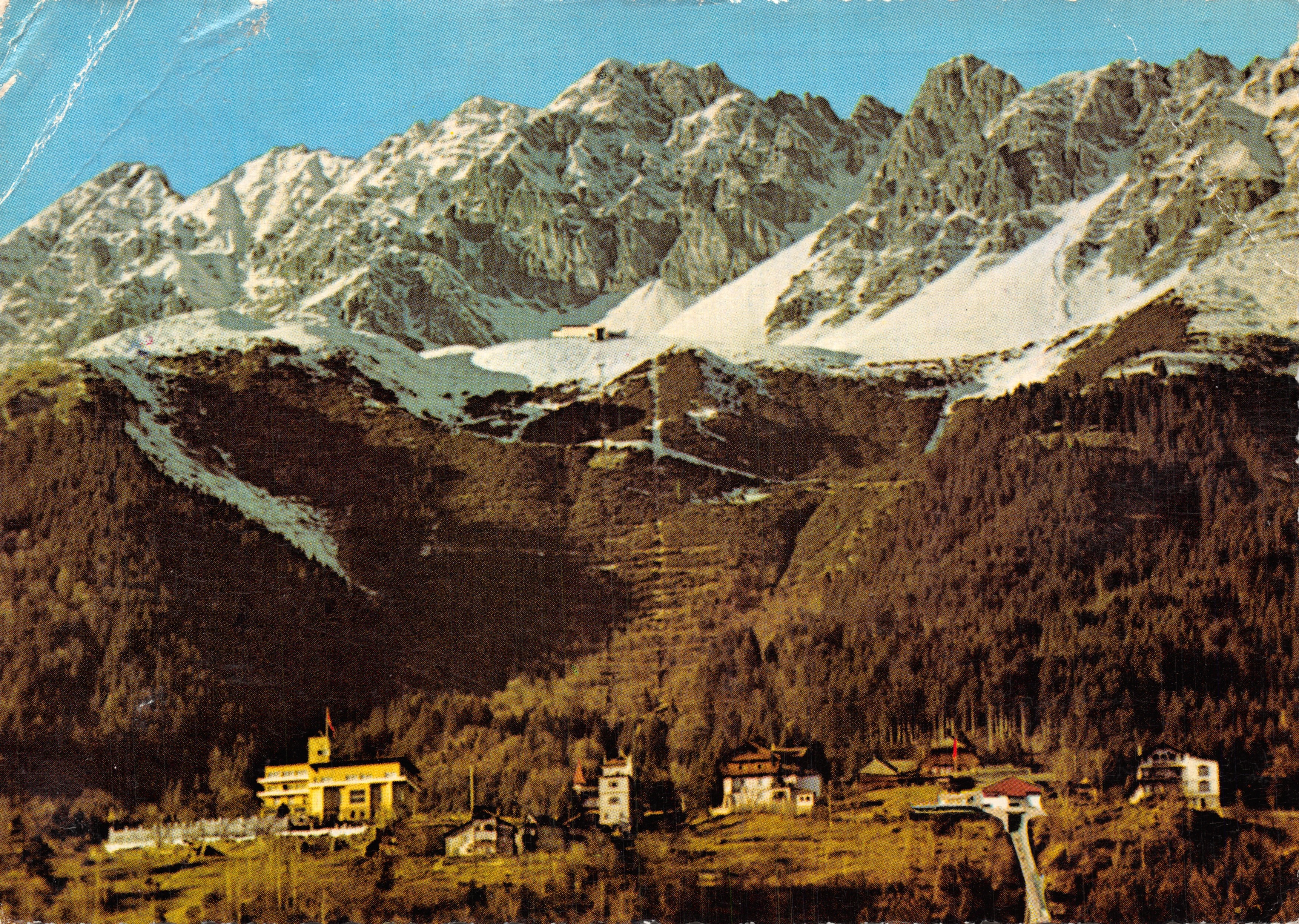 Alpejskie wioski — panoramiczny widok z zasnieżonych gór — wydawca Innsbruck, Hungerburg und Nordkettenbahn