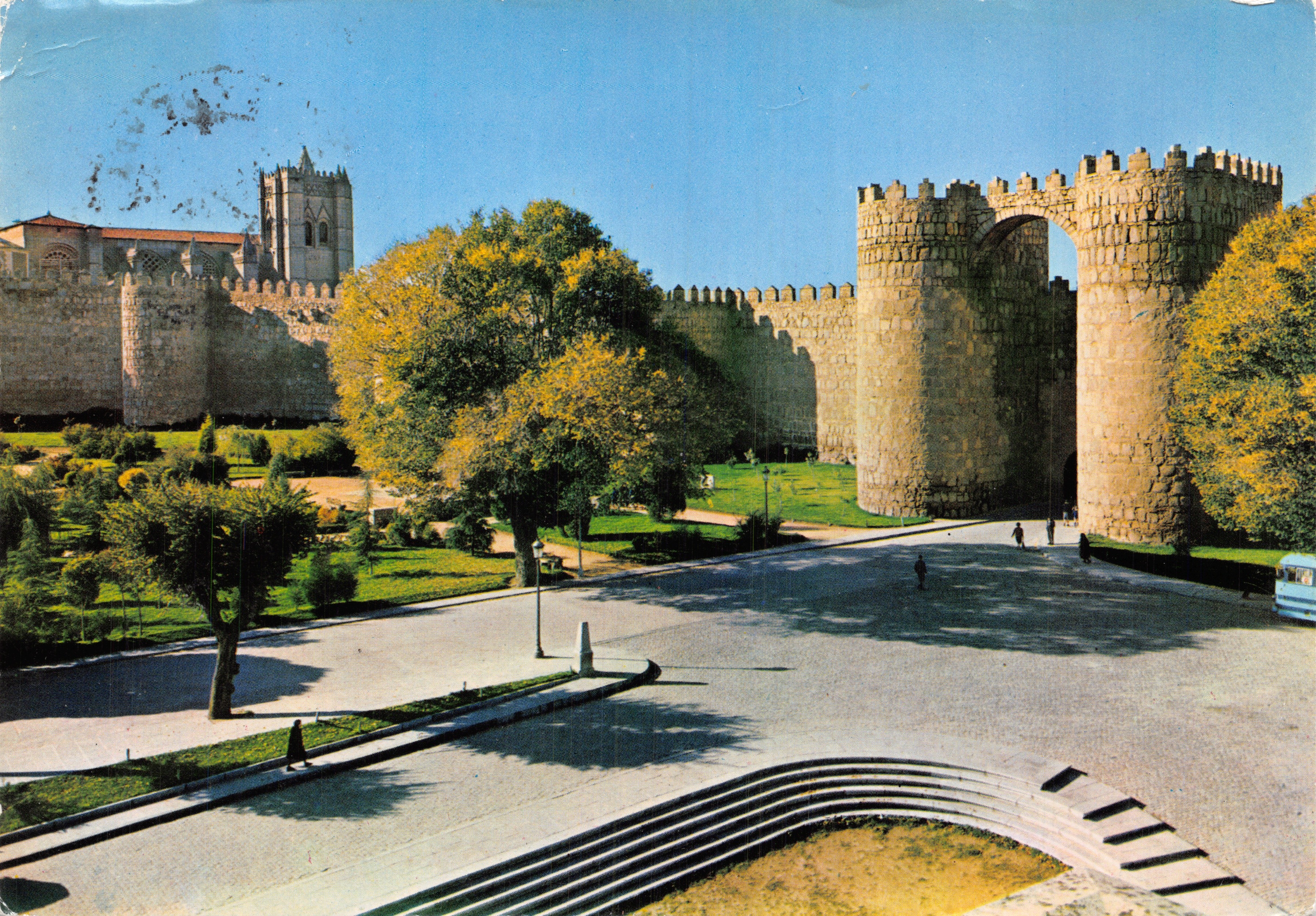 Ávila — Poort van Sint-Vincent en tuinen — uitgever Fournier, Vitoria