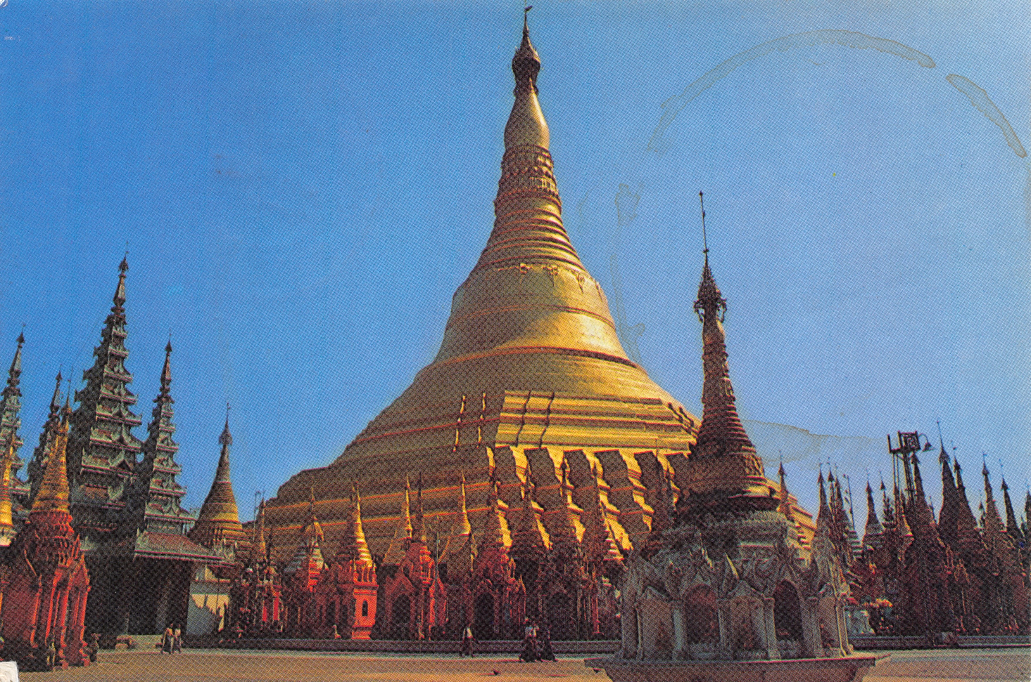 Shwedagon Pagoda — panoramowy widok świątyni złotej w Yangonie — wydawca nieznany