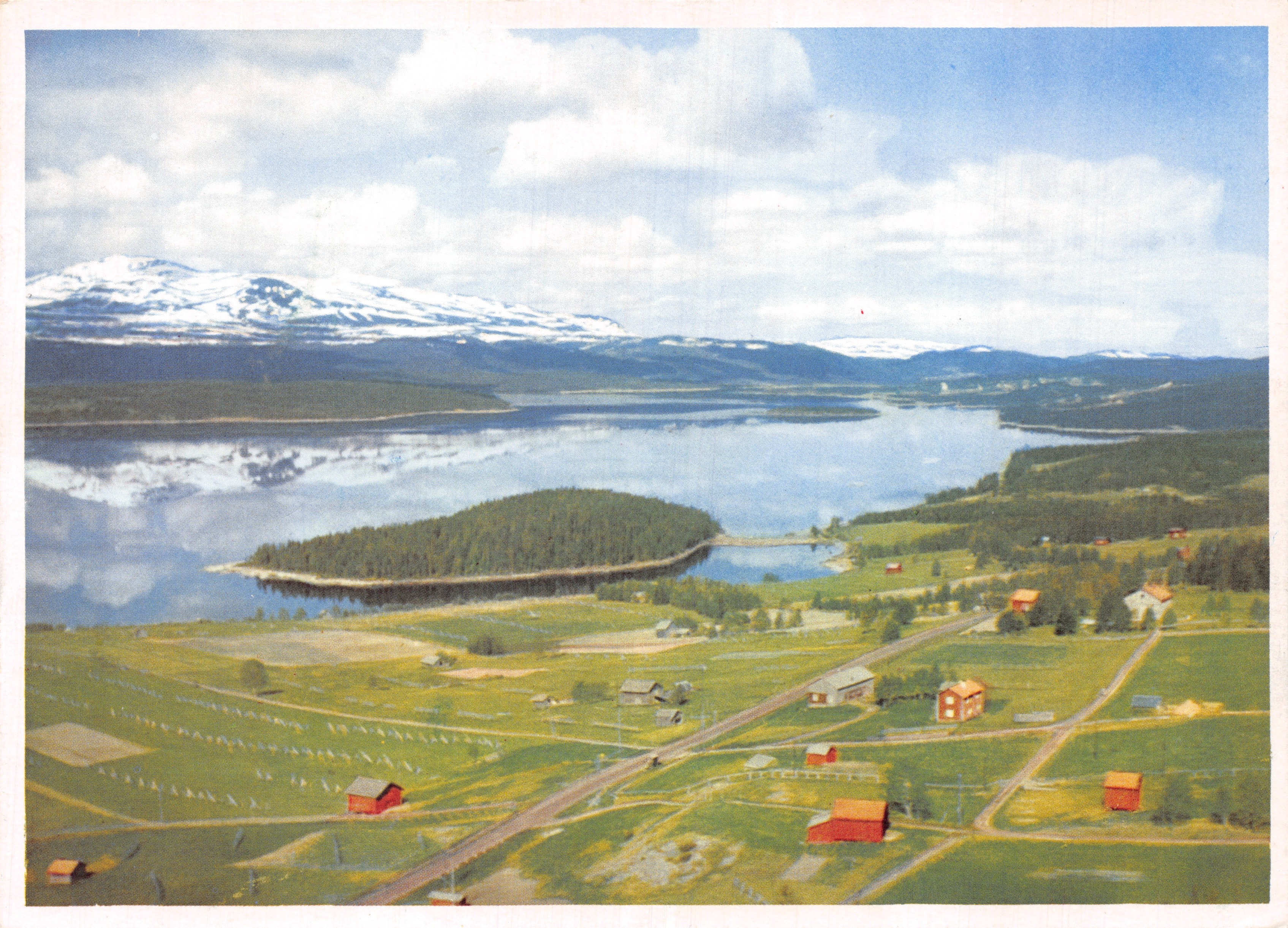 Kallsjön — luchtfoto van het meer en de gesneeuwde bergen — uitgever ULTRA, gedrukt in Zweden