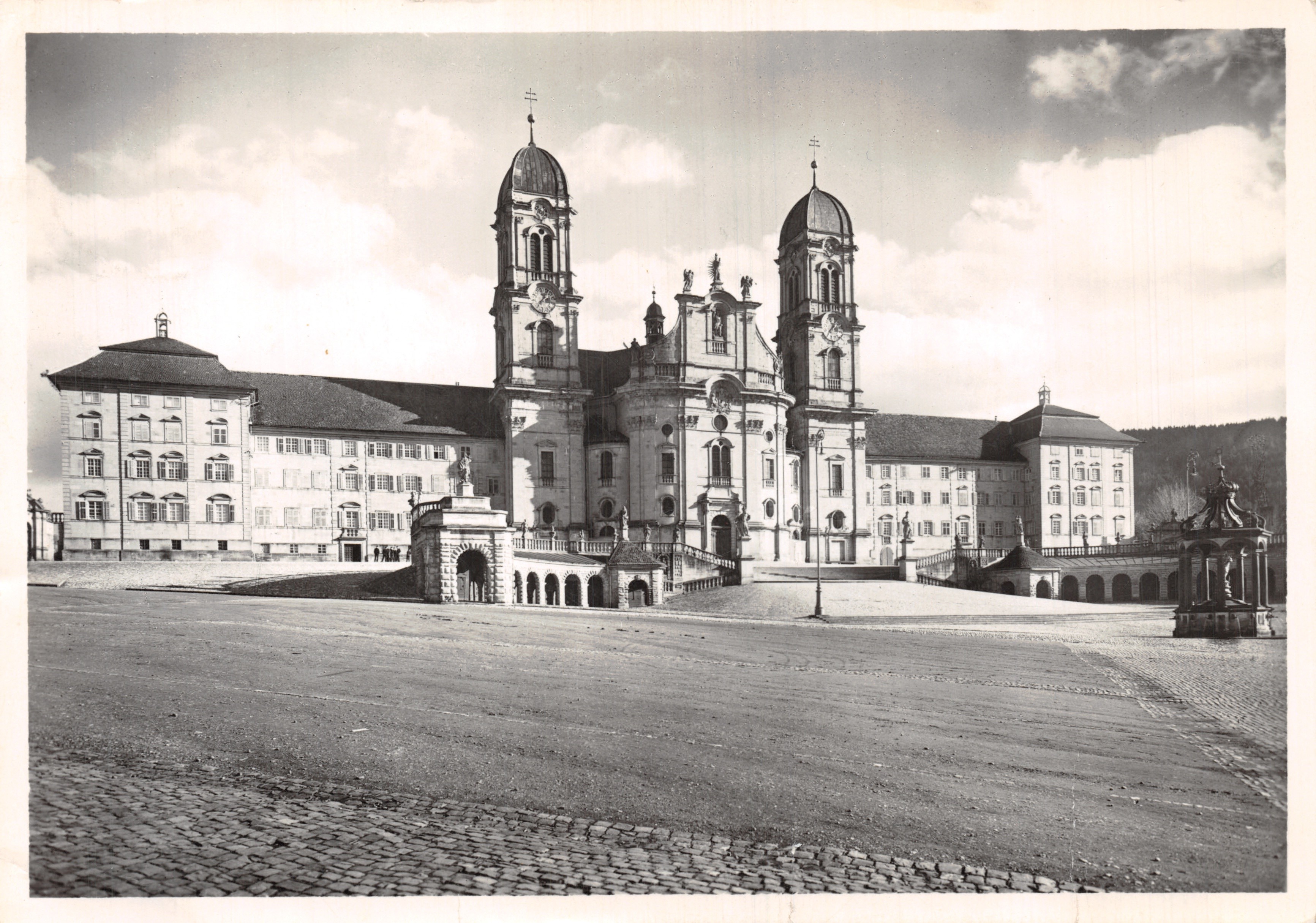 Einsiedeln — Voorzijde van het klooster — W. Marthaler, Stella-Photo