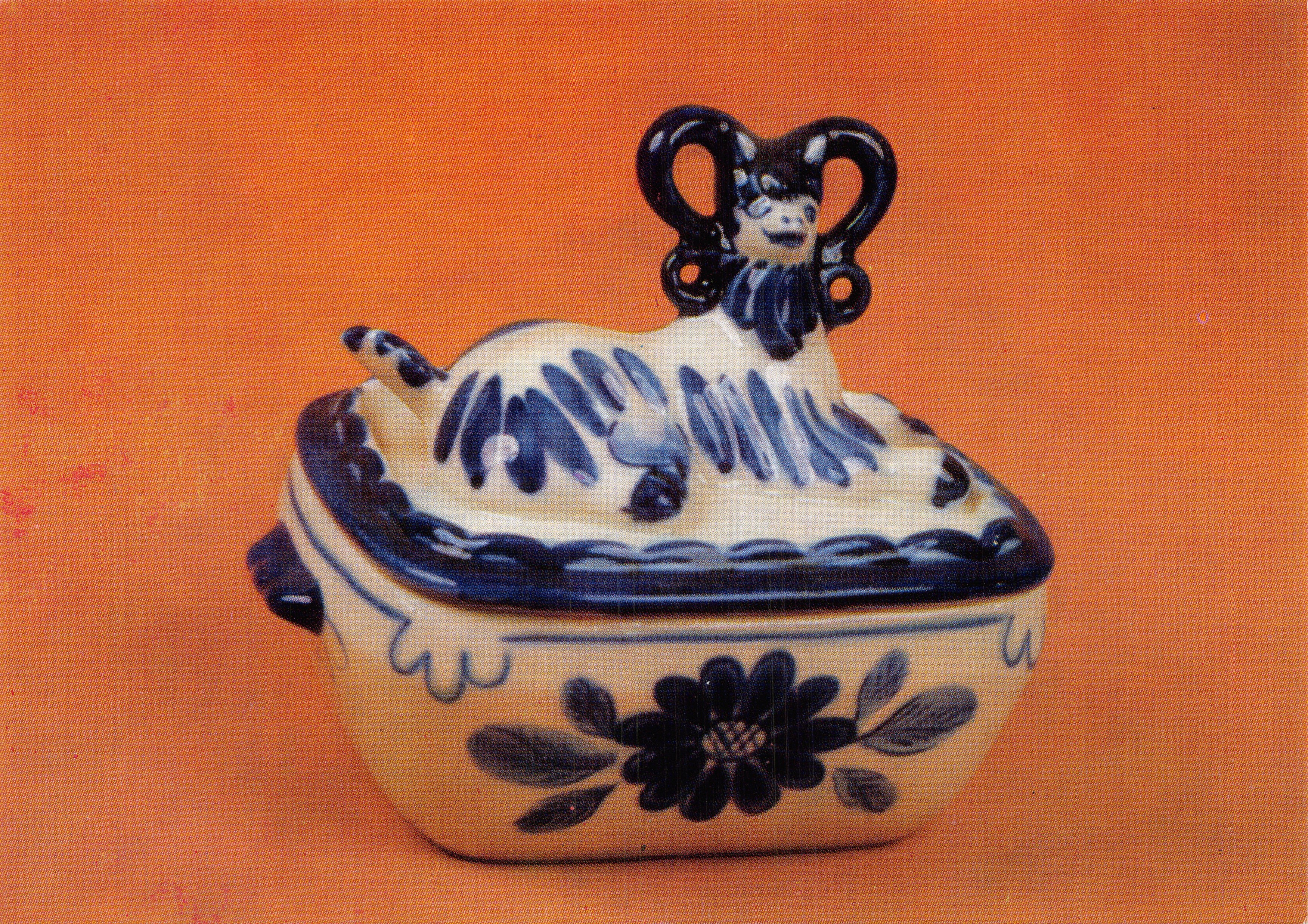 Vaso de crema decorado con un carnero — Editor Z.V. Okulova, serie 1976