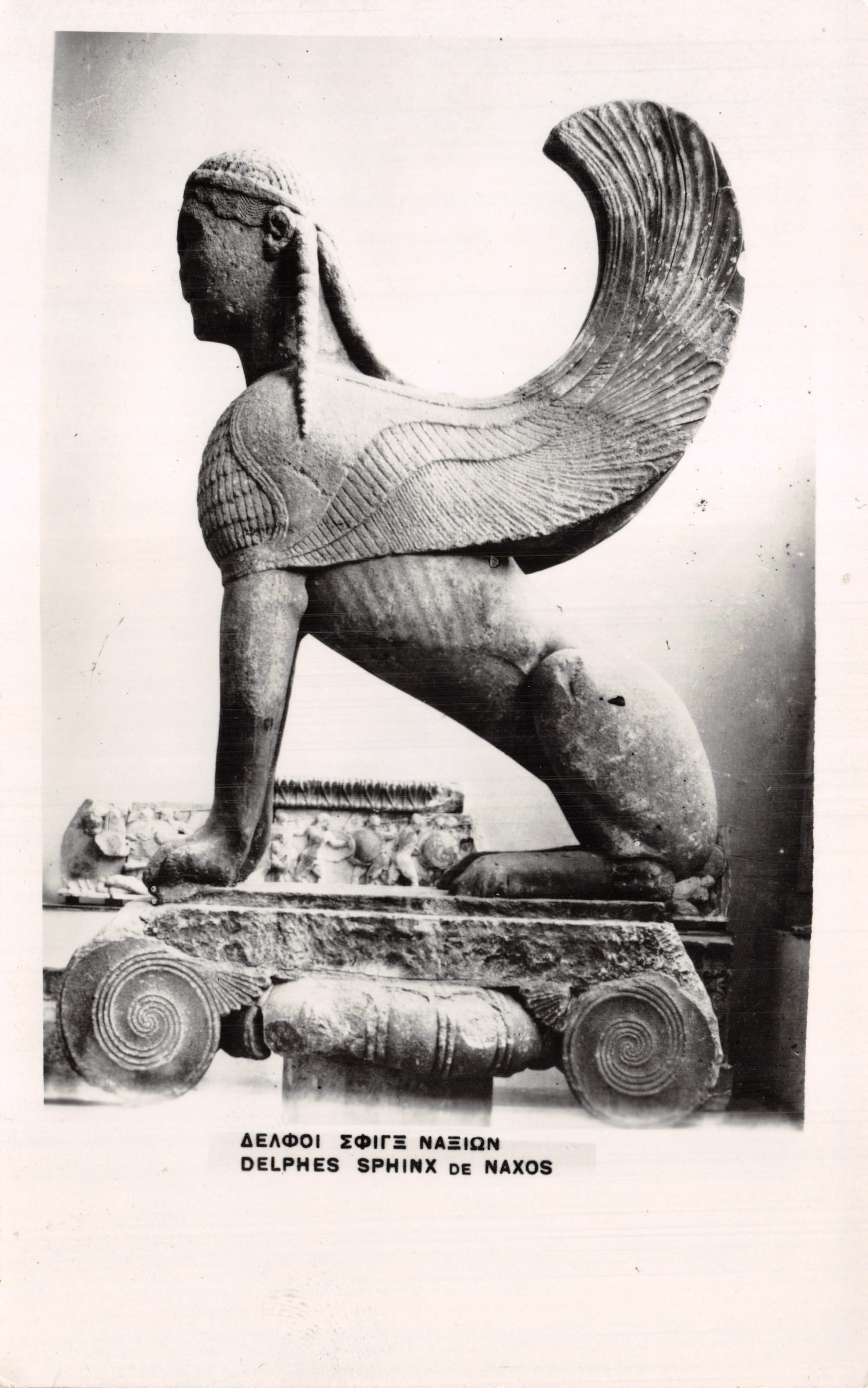Esfinge de Naxos — estatua alada de piedra — DELPHES SPHINX DE NAXOS impreso en la tarjeta