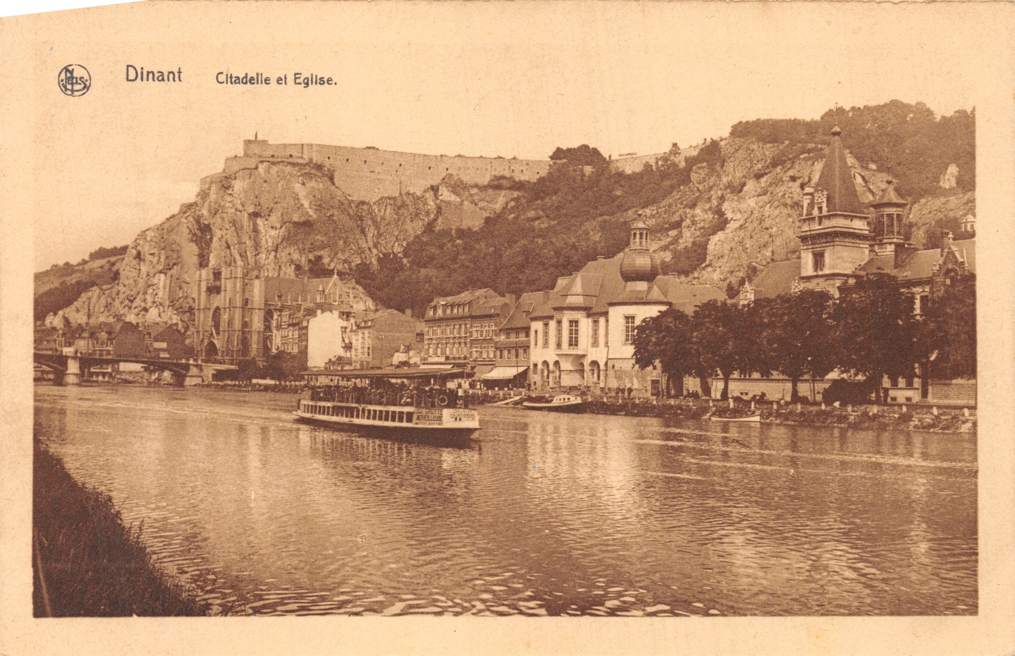 Dinant — Citadelle en Kerk — uitgever N. Jus, serie-nummer niet zichtbaar