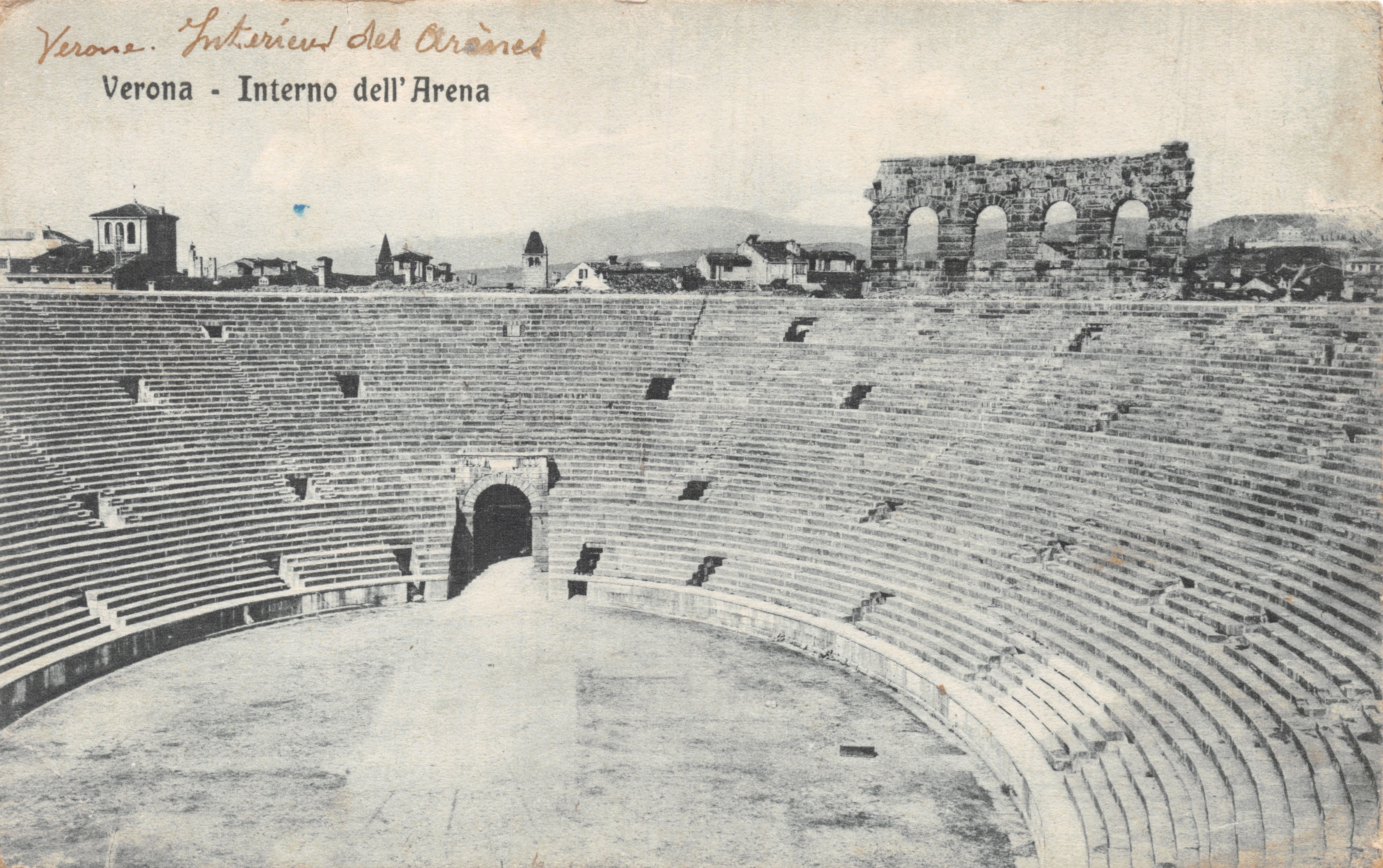 Verona - Interno dell'Arena — vista dell'amphitèatro romano con gradini e arcate, editore Edizioni G. Giannelli - Verona, n° 567