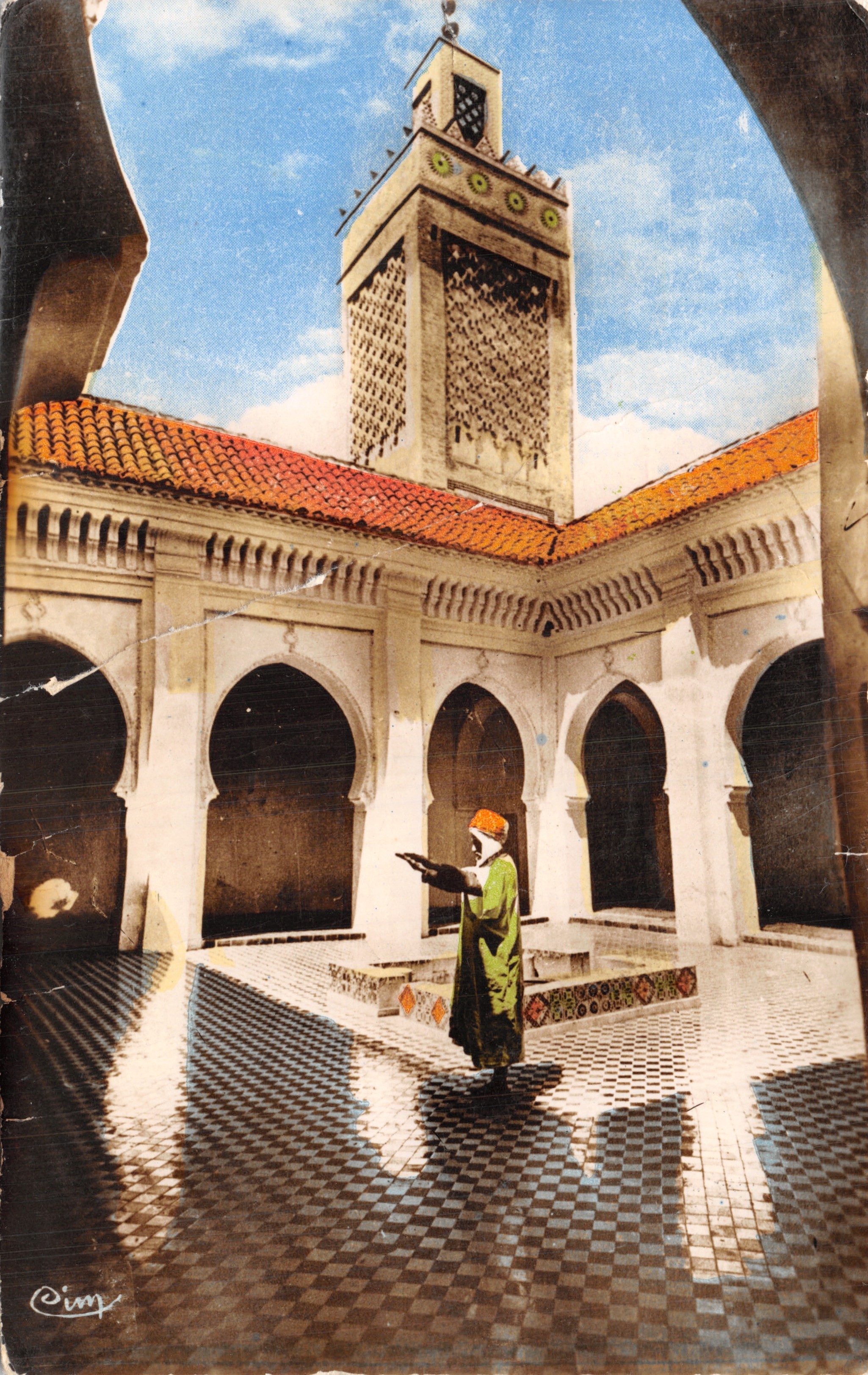 Intérieur de la Mosquée de Sidi-Bou-Medine — vue du minaret et du patio — éditeur Combier Imp. Payès