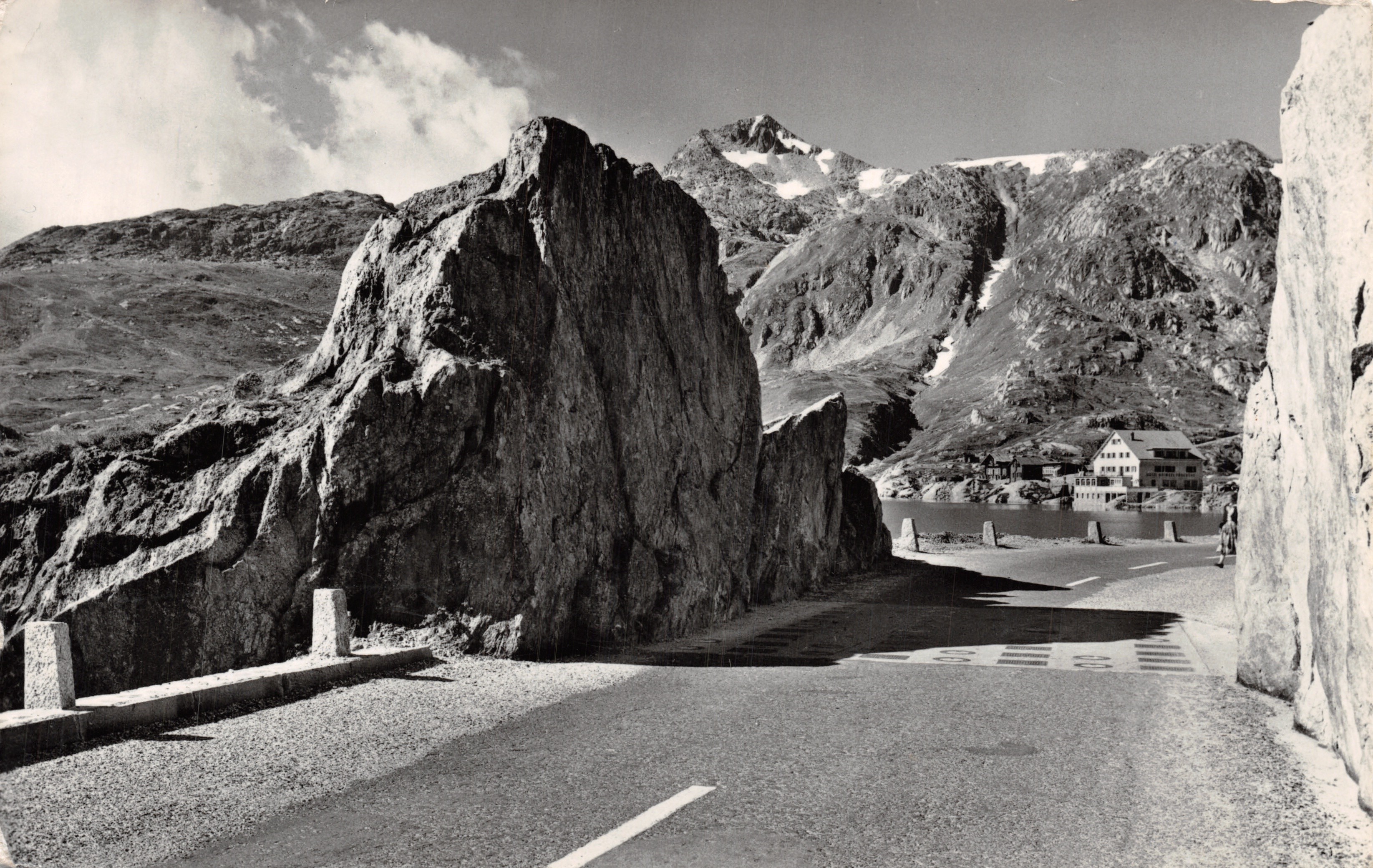 GrimseLPasshöhe — Ansicht des Passes mit dem Sidelhorn im Hintergrund — Verlag R. Würgler, Phot., Meiringen, Nr. 613