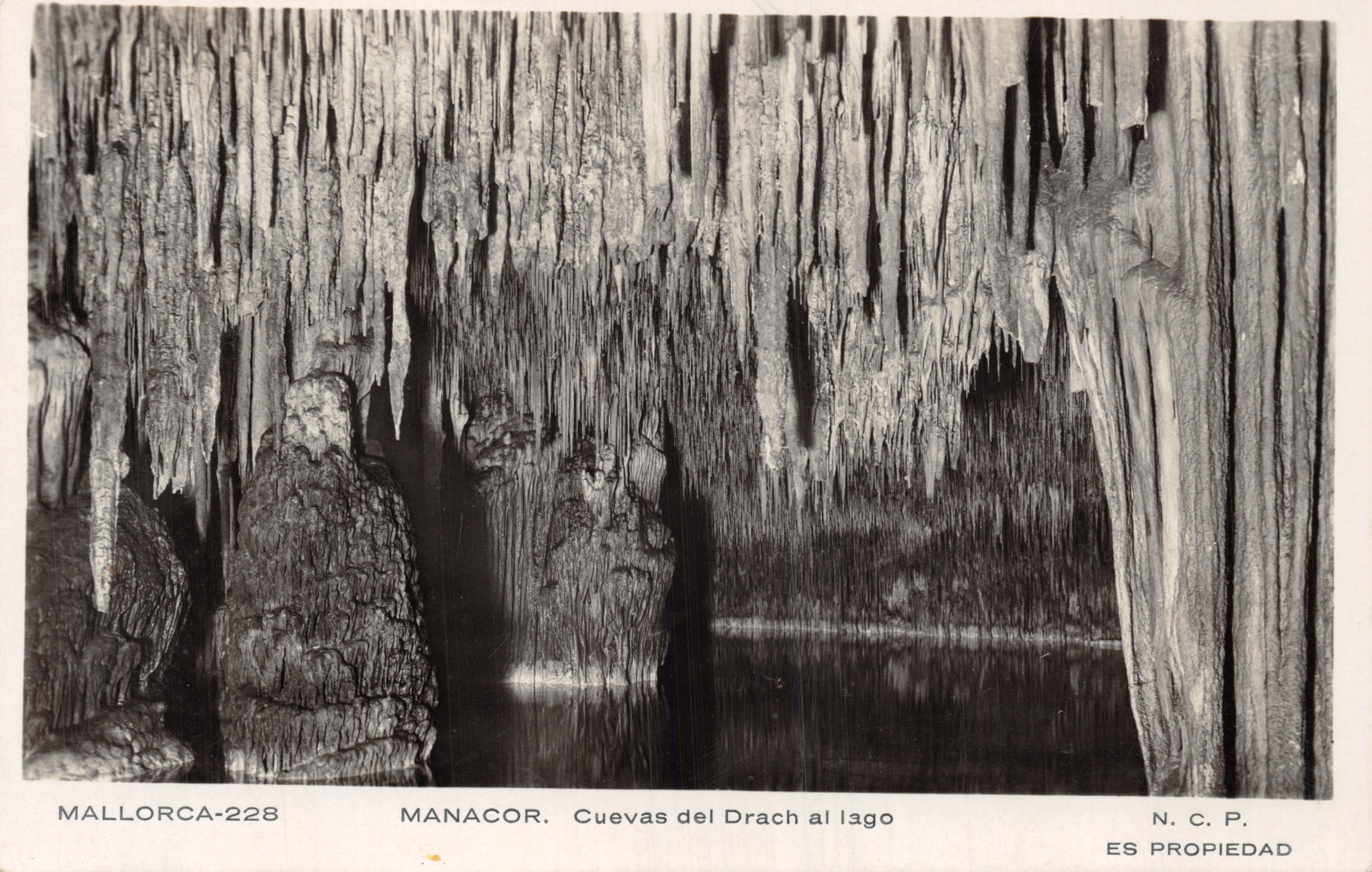 Manacor — Grotta del Drago al lago — N.C.P. ES PROPIEDAD