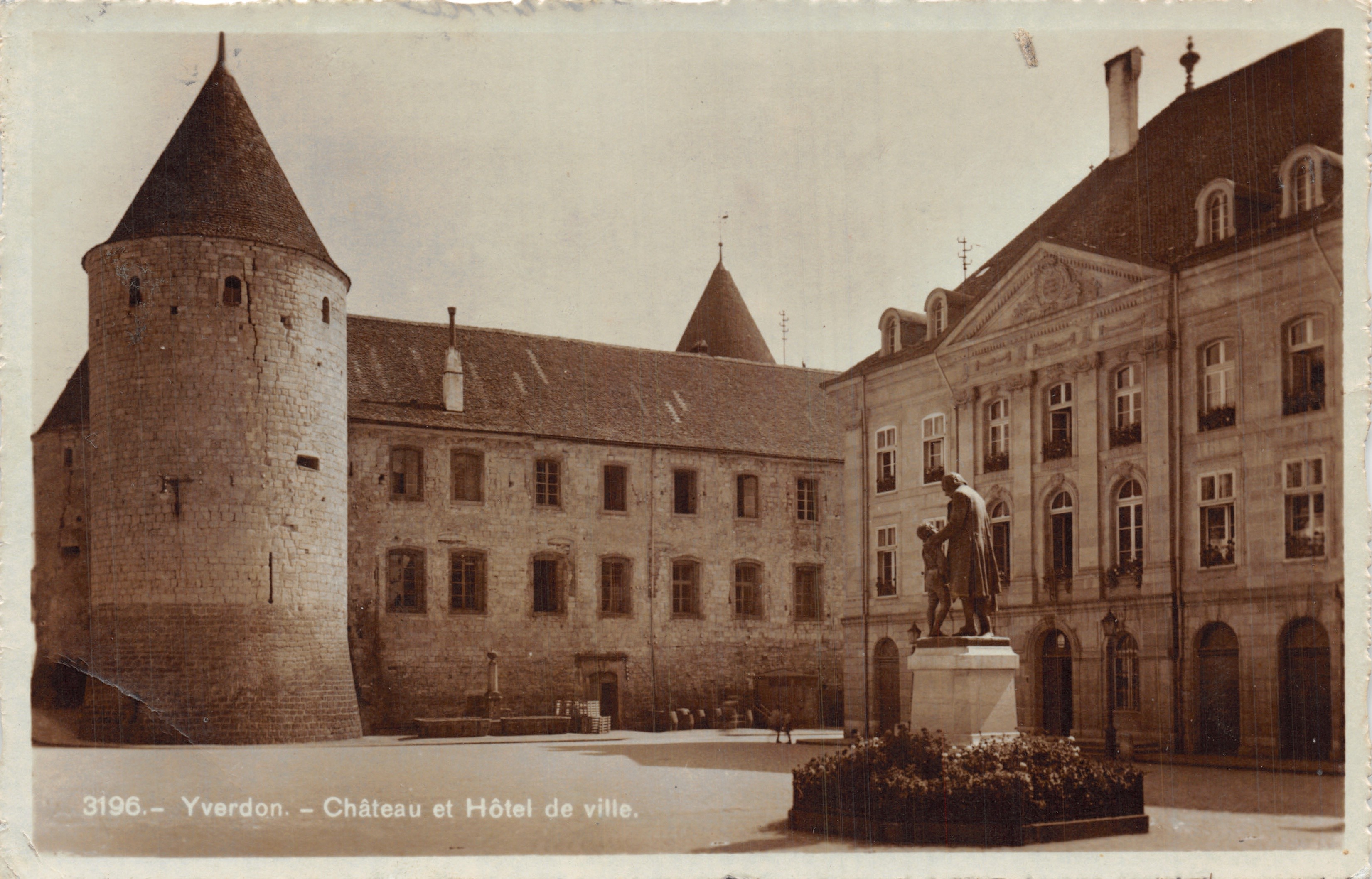 Yverdon — Château et Hôtel de ville — Société Graphique Neuchâtel, n° 3196