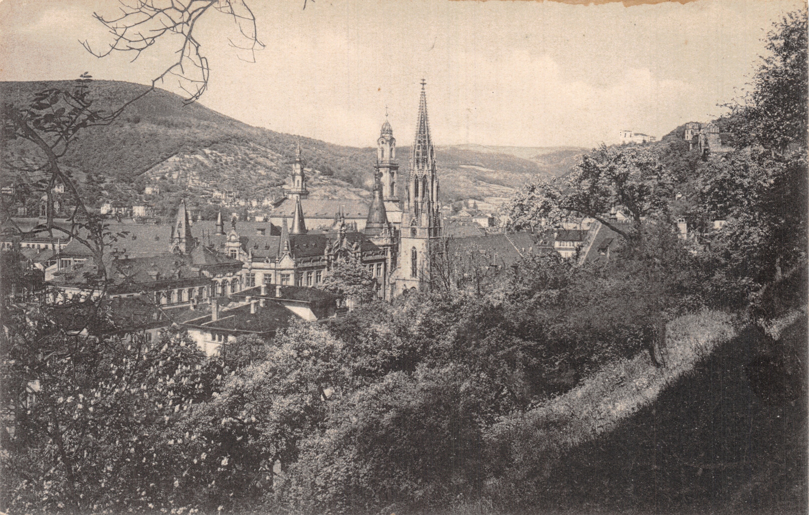 Heidelberg — Vue sur la Peterskirche et la Bibliothèque universitaire — Verlag von Edm. von König, 1908