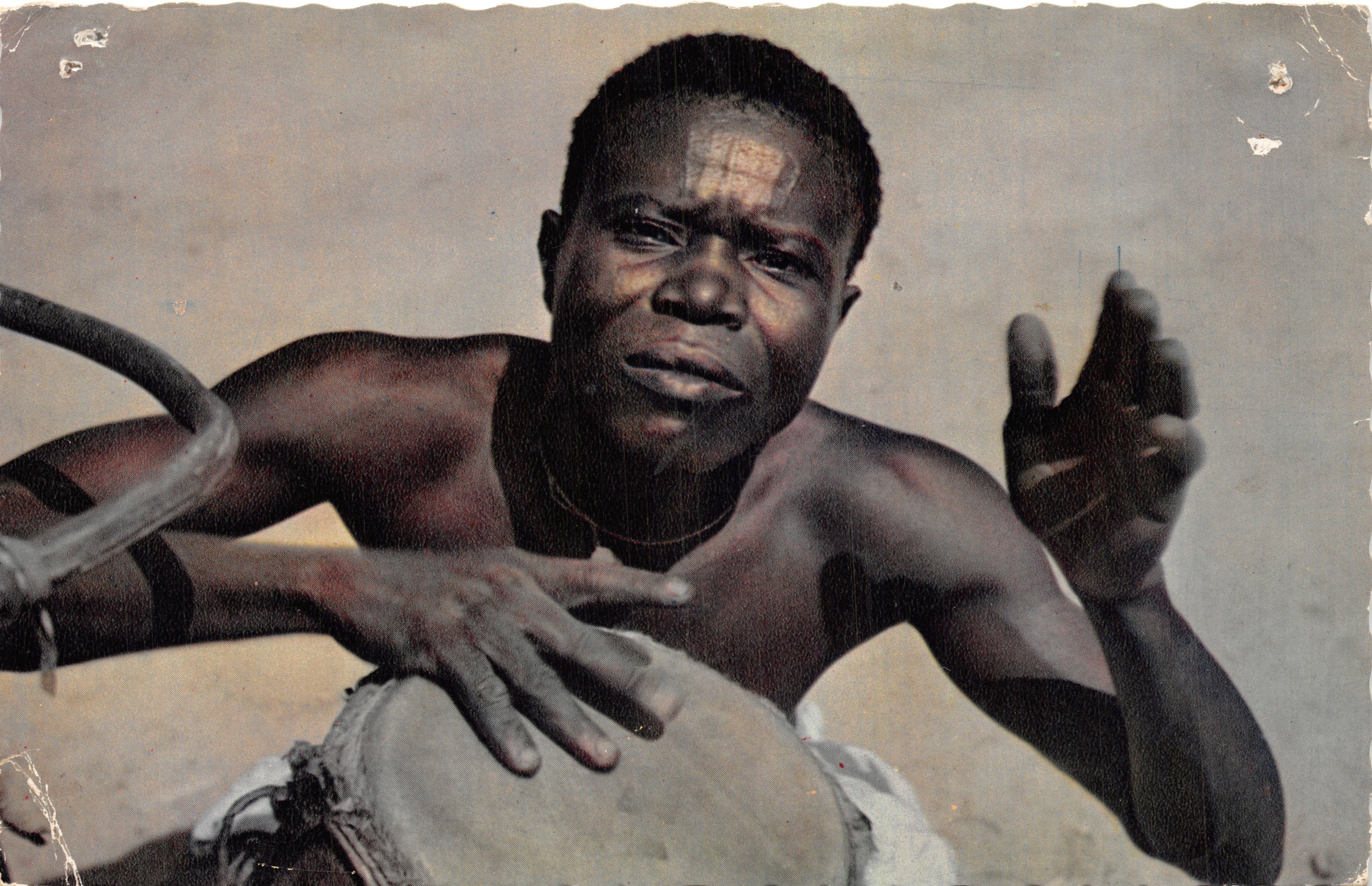 Batterista — ritratto di un musicista africano — AFRICA IN COLOURS, n. 3244