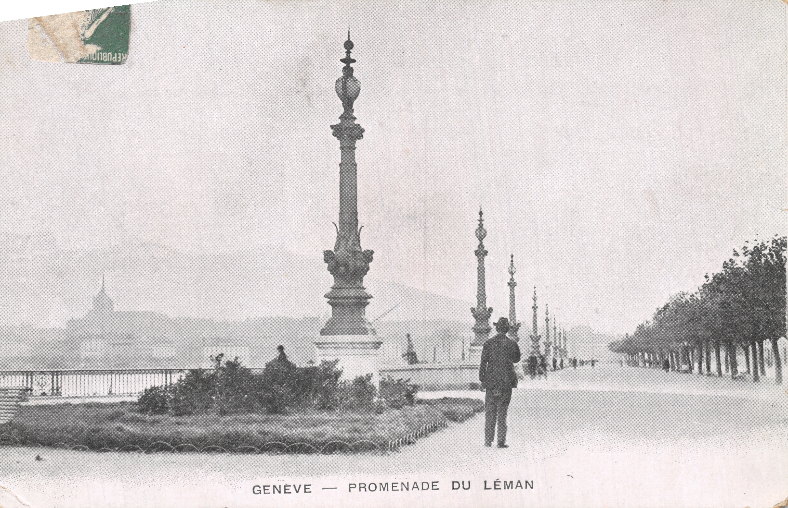 Genève — Promenade du Léman — colonne ornée et vue sur le lac