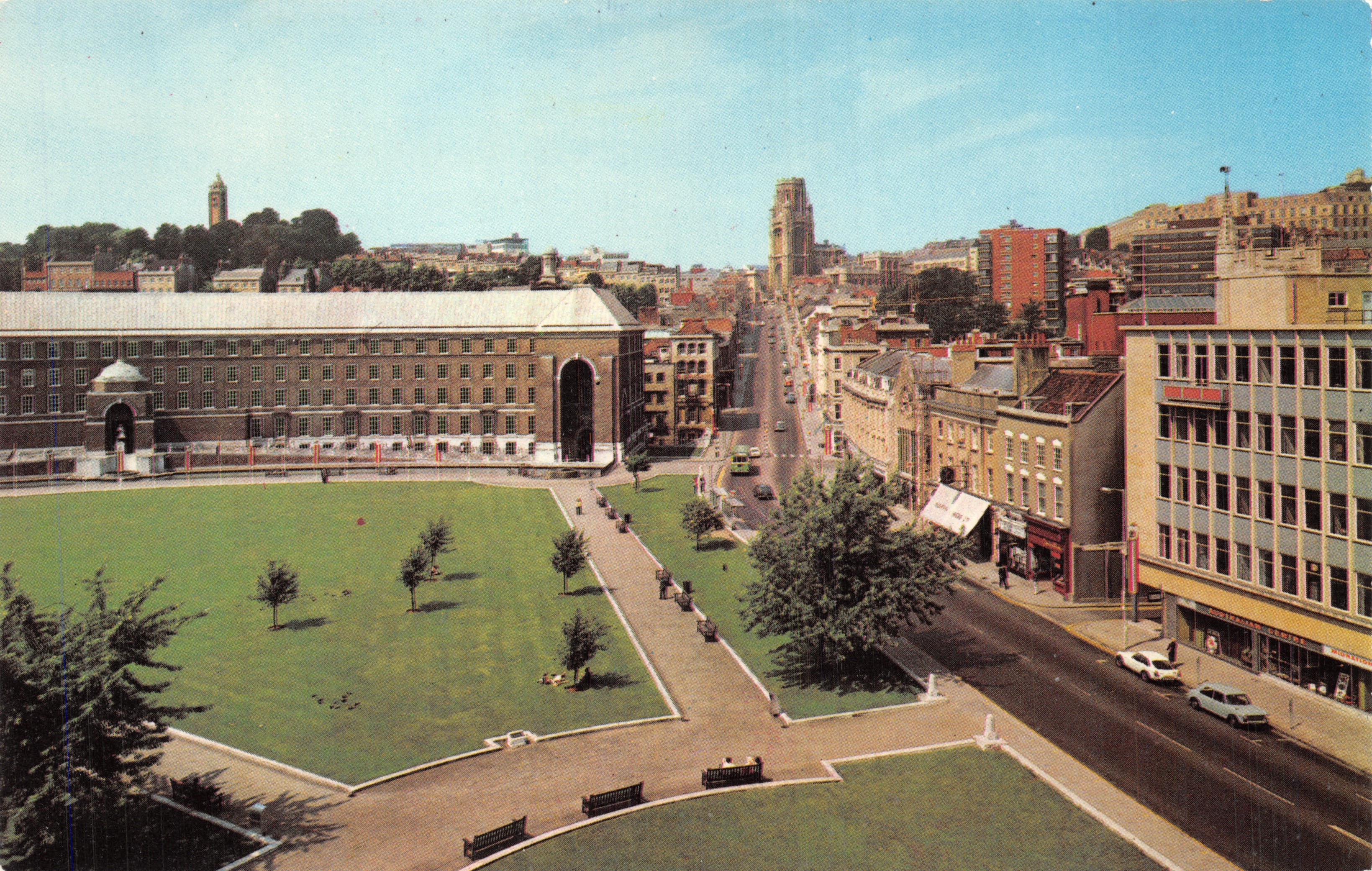 Bristol — College Green — panoramik görünüm, ana bina ve merkezi cadde — yayımcı COLOURMASTER INTERNATIONAL