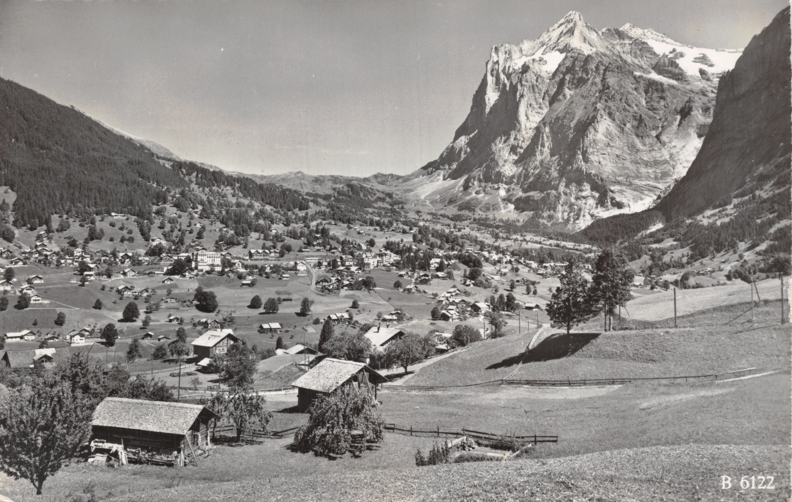 Grindelwald con il Wetterhorn — vista panoramica del paese e del sommo innevato — editore Verlag A. Boss & Co. Schönbühl, n. B 6122
