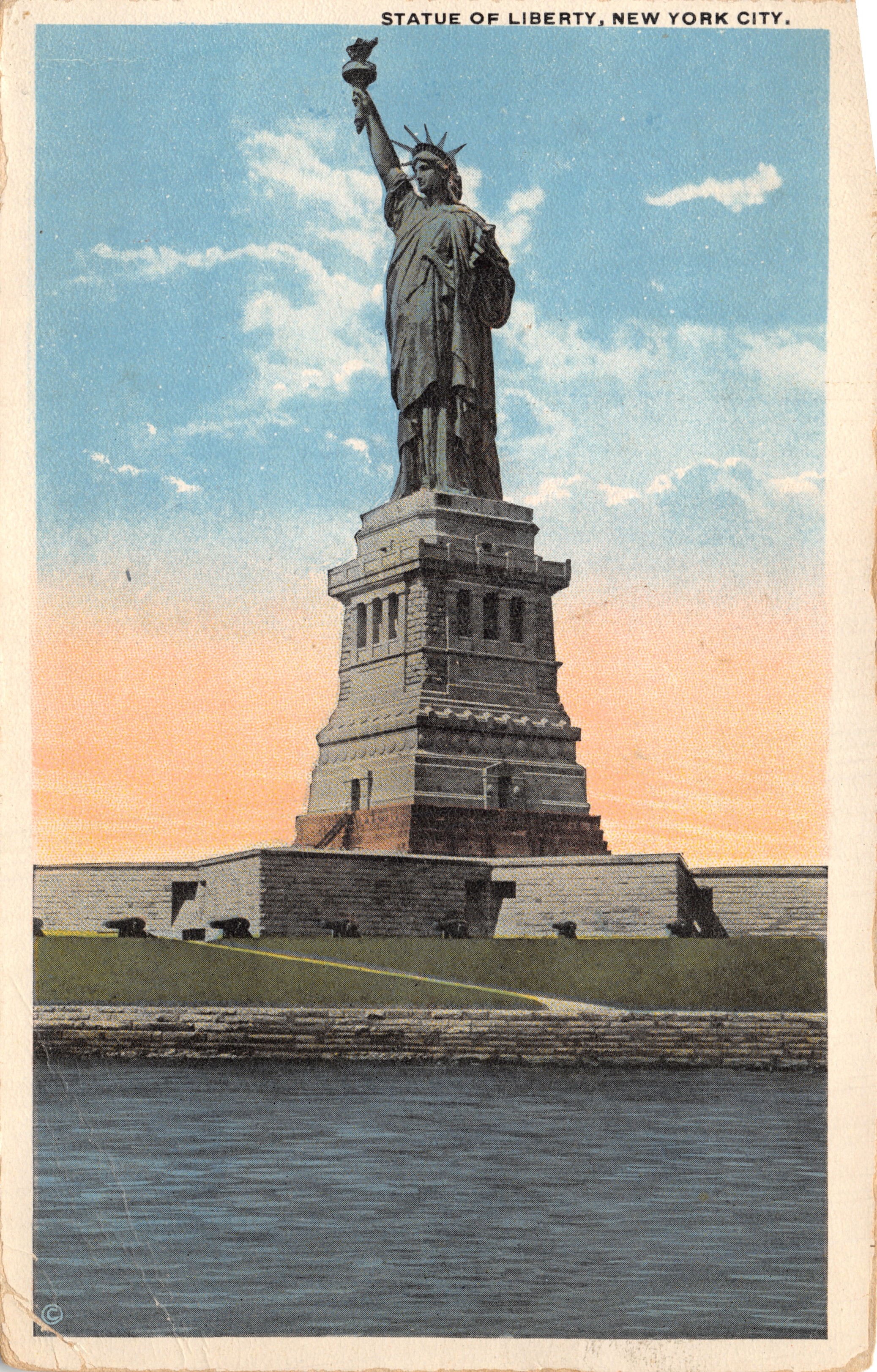 Statua de la Libertad, Nueva York City — vista de la estatua sobre su base, editor American Art Publishing Co. n.º R-4375d