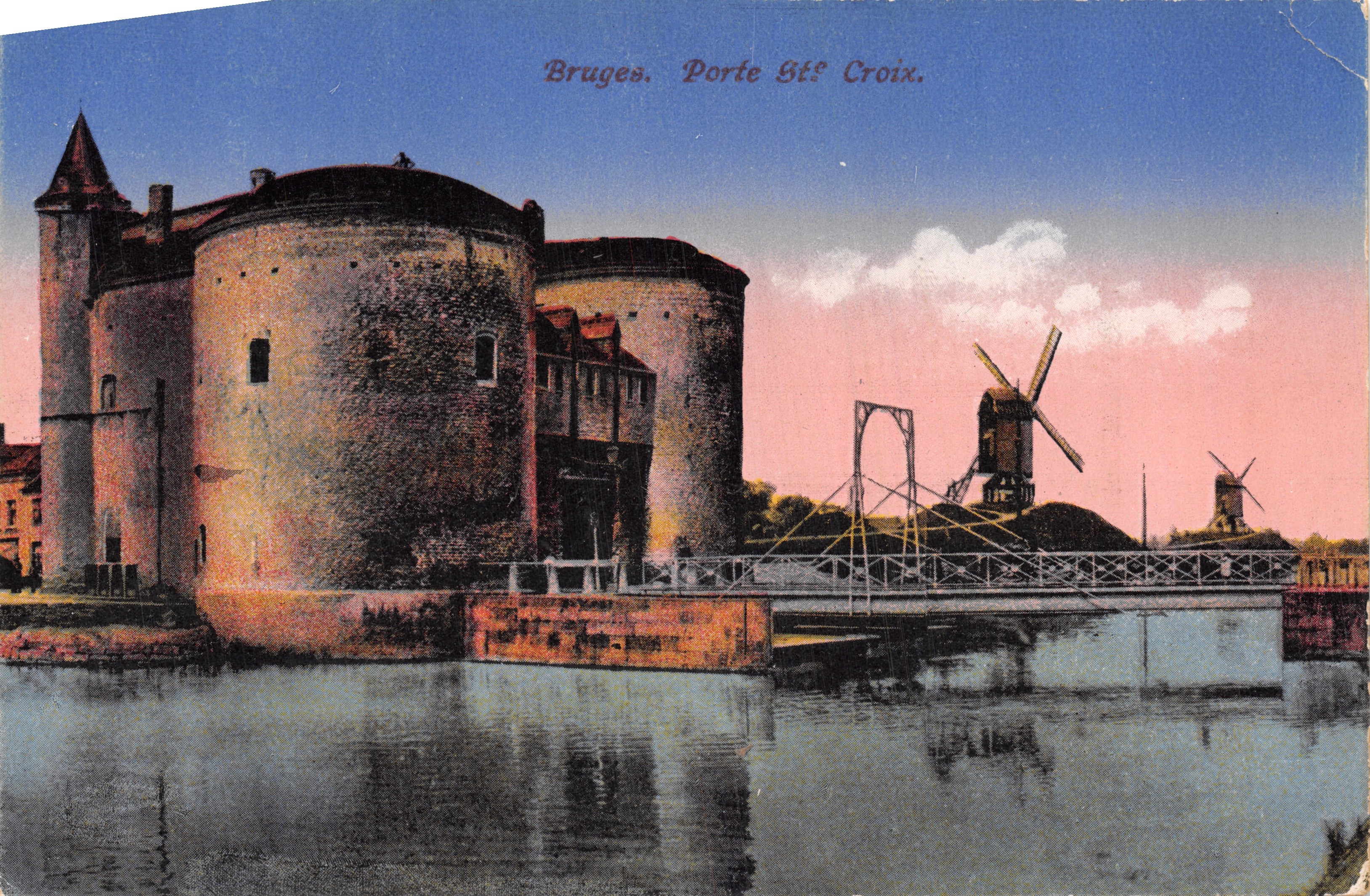 Bruges. Porte St Croix — porte fortifiée avec tours rondes et moulin à vent en arrière-plan, éditeur I. N. & Co. Br