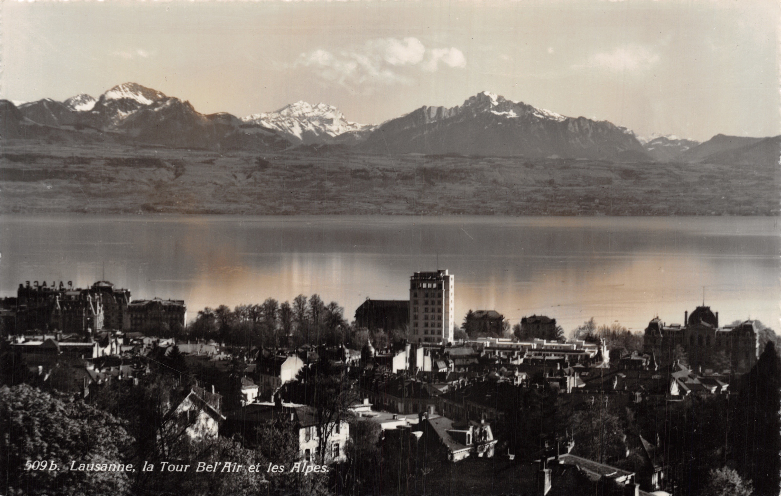 Lausanne, la Tour Bel'Air et les Alpes — vue panoramique avec le lac et les montagnes enneigées — éditeur SARTORI, Genève, n° 509b