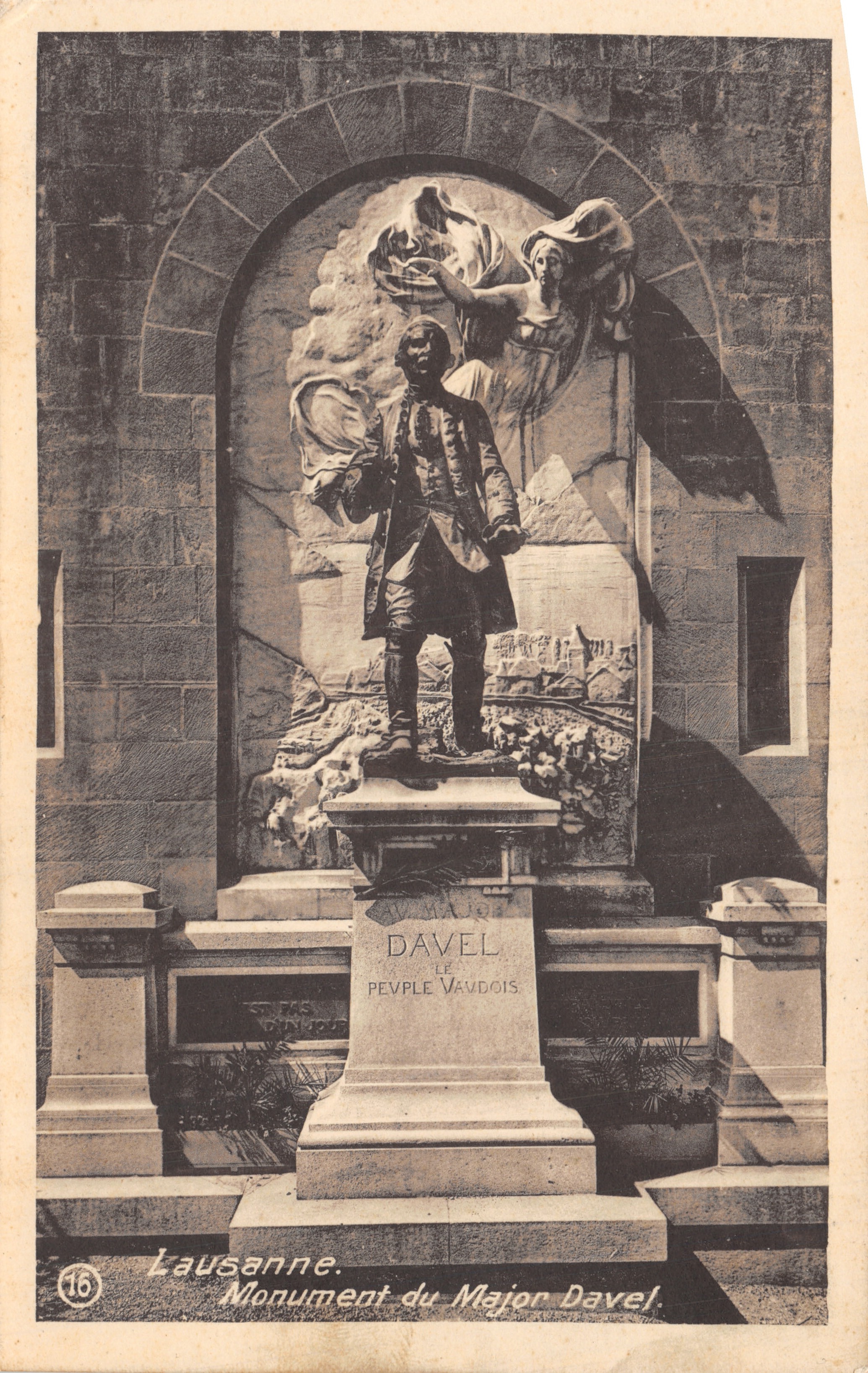 Lausanne. Monument of Major Davèl — stone statue under an arcade, publisher Franco-Phot. C. 4, n° 16
