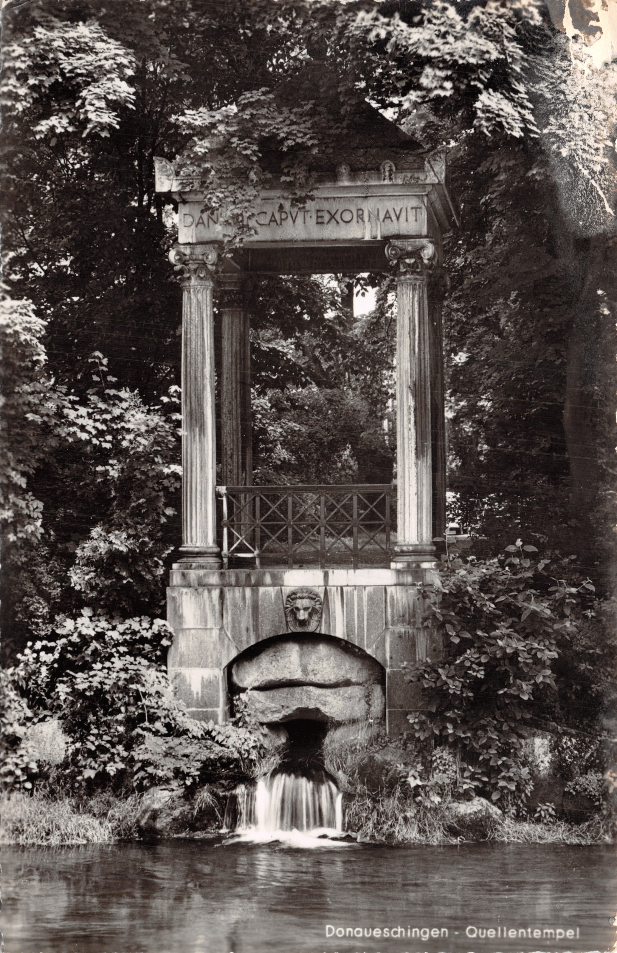 Donaueschingen - Quellentempel — temple à la source avec inscription latine et cascade, éditeur Hersteller und Verlag Schöning & Co