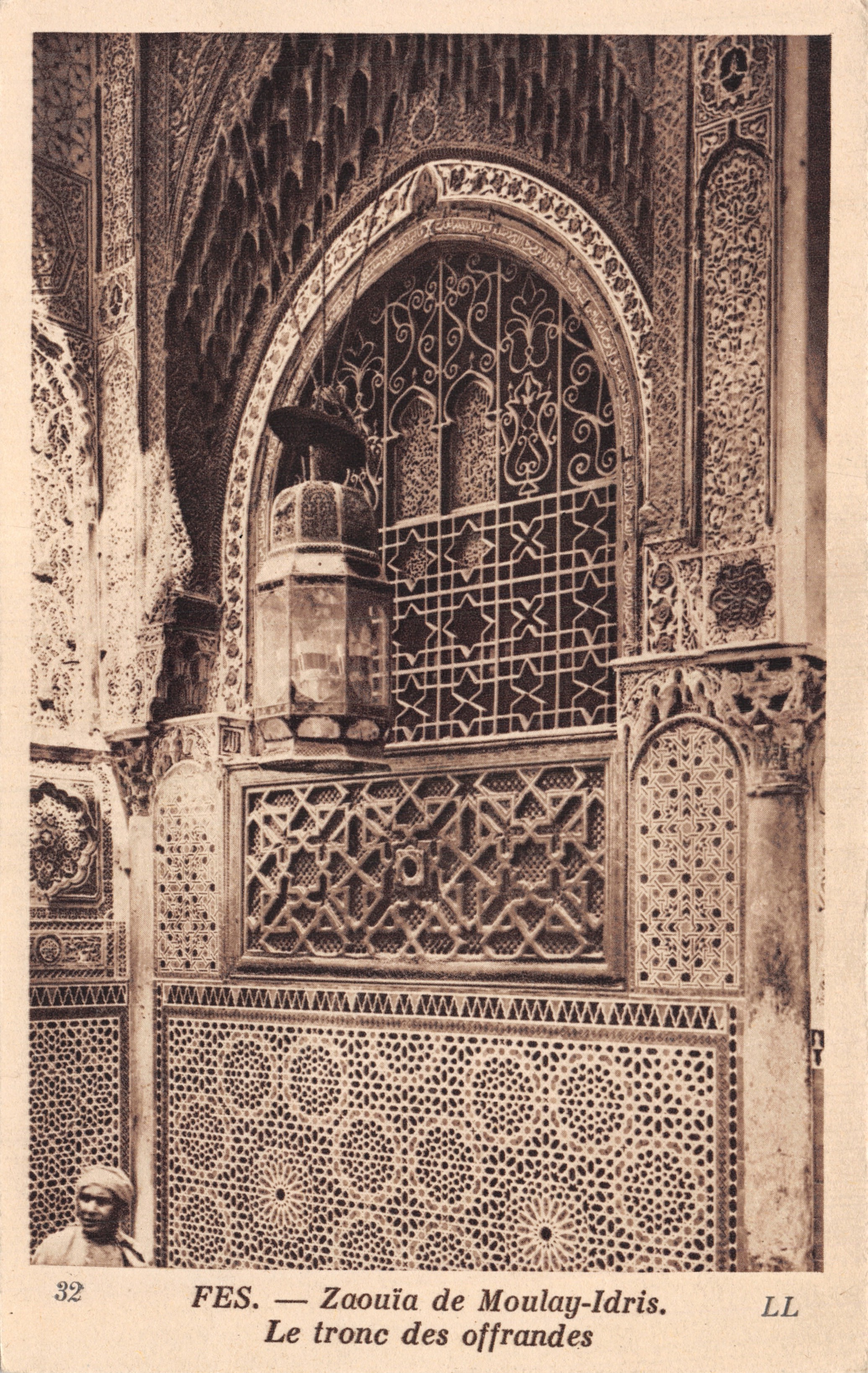 FES. — Zaouïa van Moulay-Idris. Het offertronic — uitgever LL, n° 32