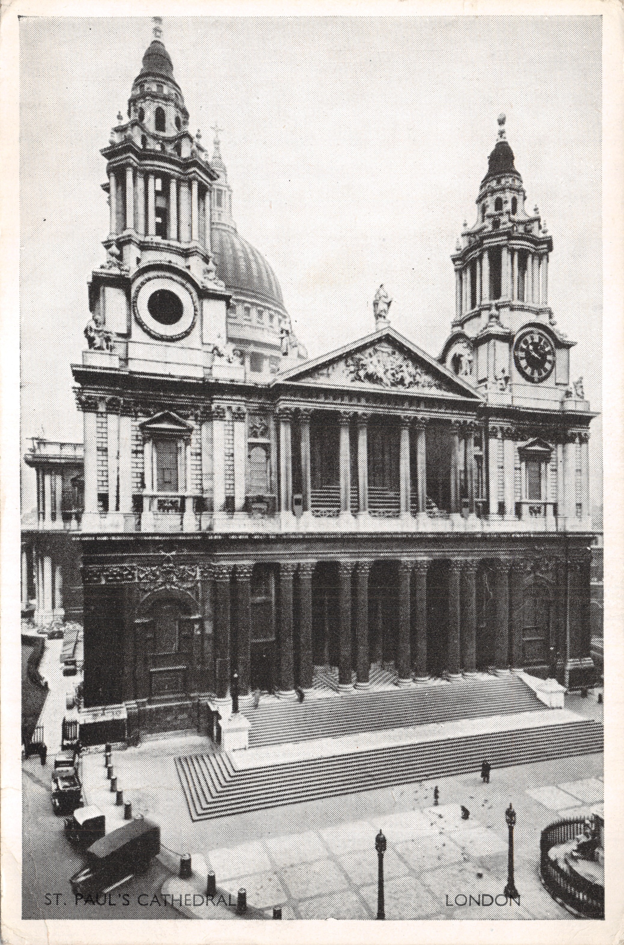 St. Paul's Cathedral — vista frontal con las torres y la cúpula — publicada por D.F. & S. London