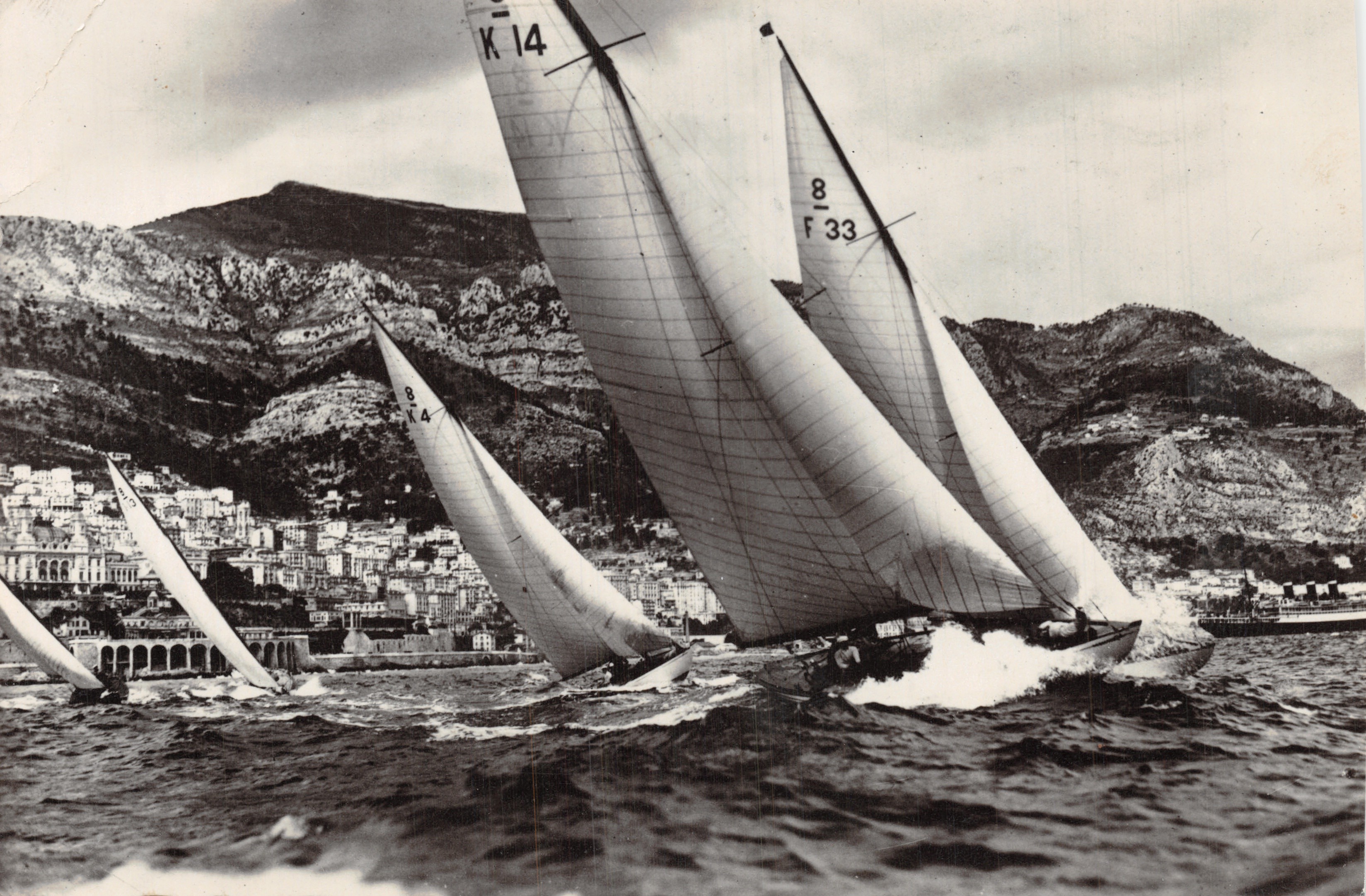 Regatas de Mónaco — vista de veleros en competición — Editor: LA PRINCIPAUTE DE MONACO