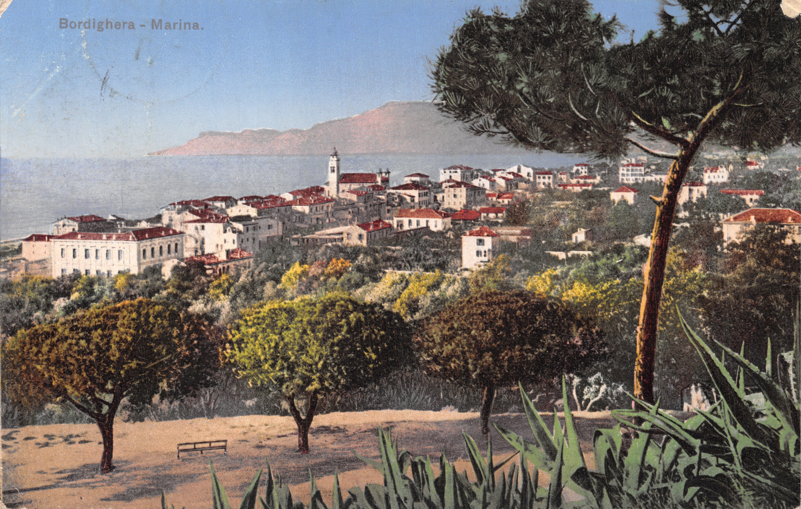 Bordighera - Marina — vista panorámica del pueblo costero con editor IMPRESO EN LA TARJETA