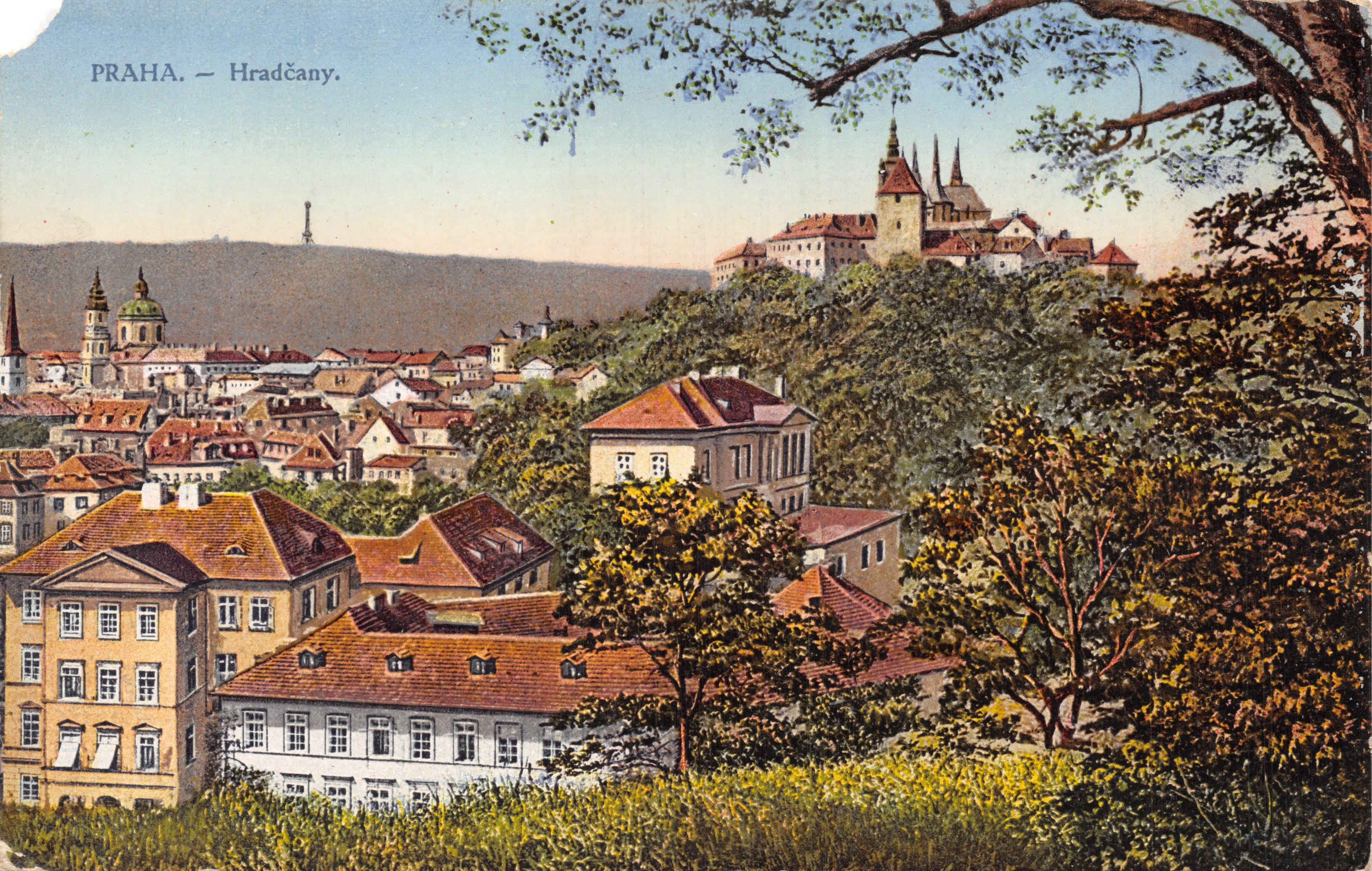 PRAHA — Hradčany — vista del castello da un promontorio arborato, editore non identificato, numero di serie 104