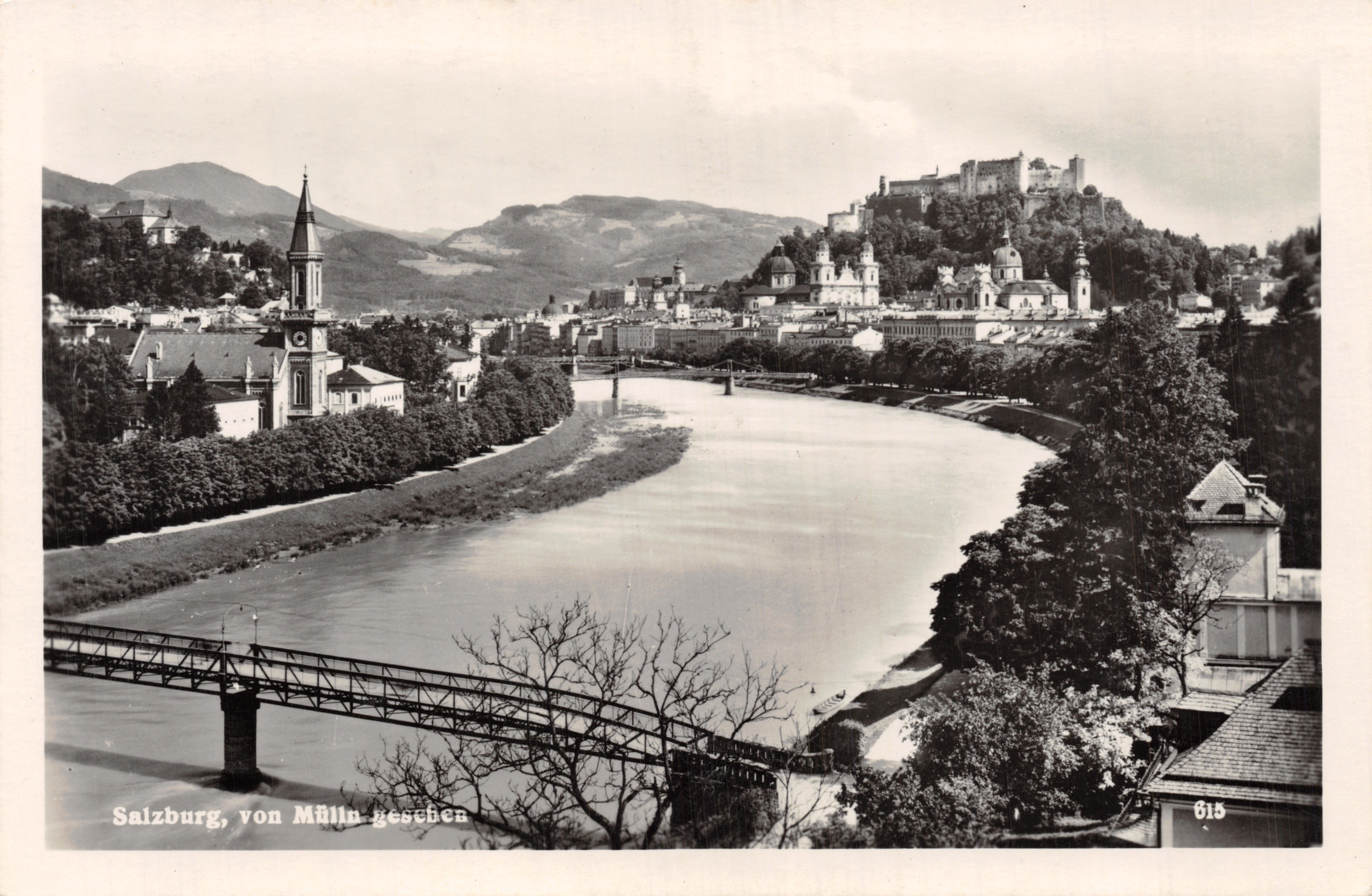 Salzbourg, von Mülln gesehen — vue panoramique avec le château sur le mont, la rivière et un pont métallique — éditeur Photoverlag Grün & Dril, Wien, n° 615